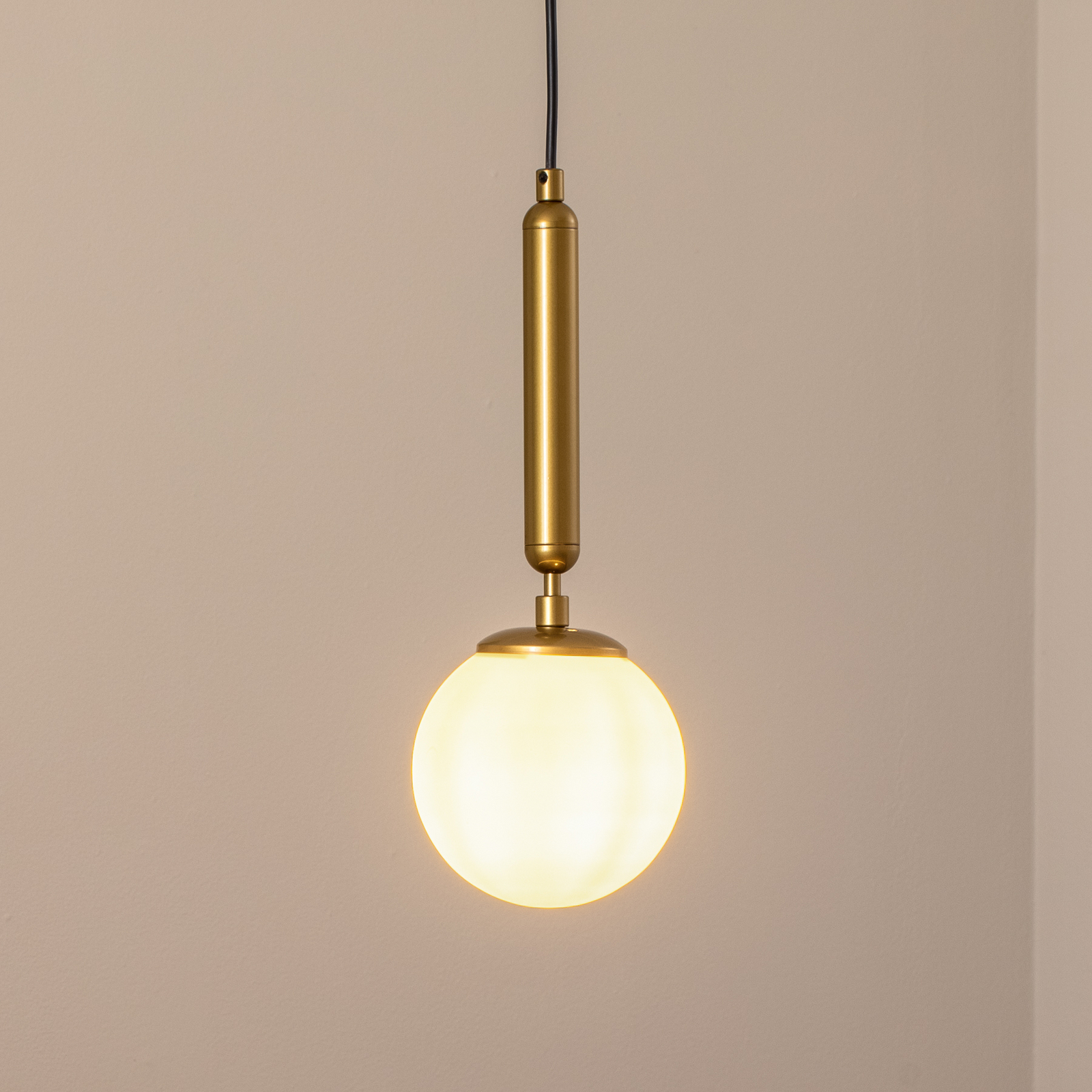 Hanglamp King, goud/opaal, glas, Ø 15 cm, E14