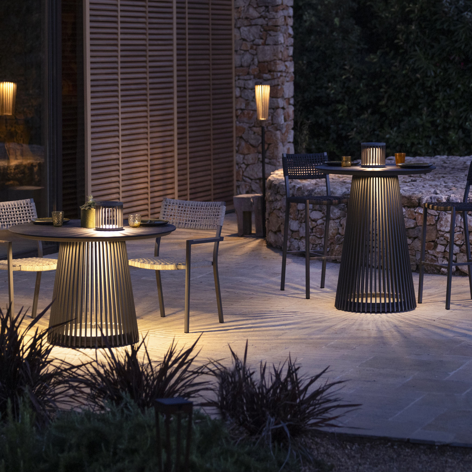 Les Jardins Lampada da tavolo solare a LED Halo, grigio, alluminio/grünite