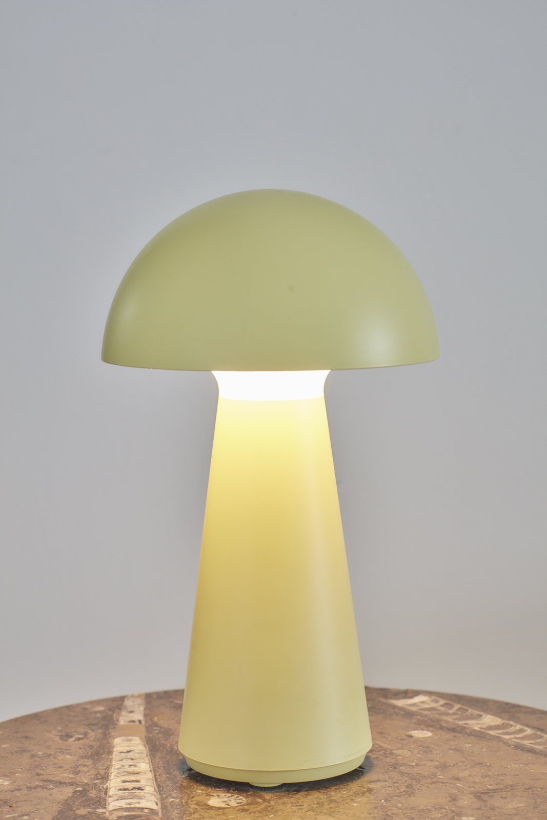 LED stolní lampa Sam na akumulátor, žlutá, plast, výška 28 cm, IP54 LED stolní lampa Sam na akumulátor, žlutá, plast, výška 28 cm, IP54