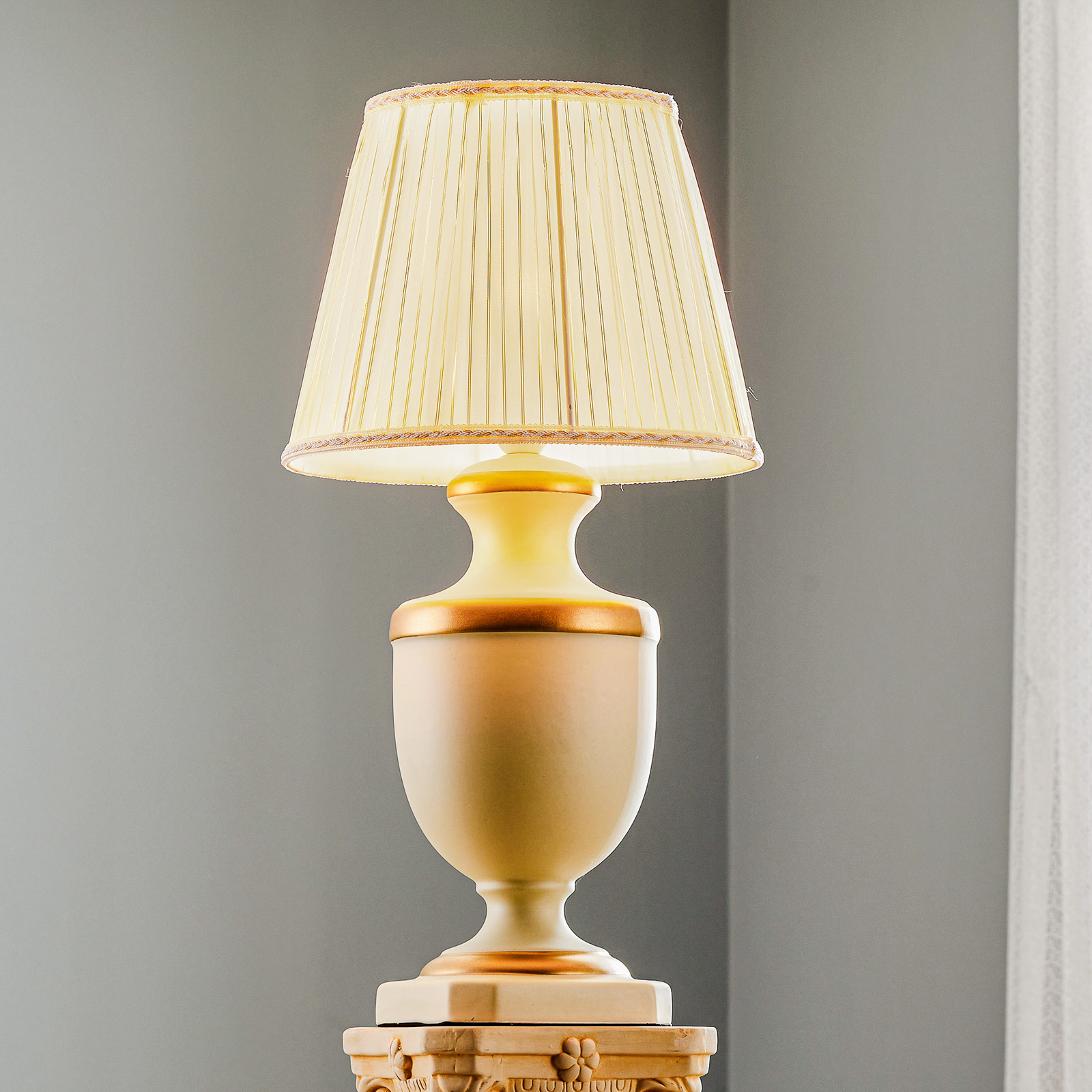 Bordlampe Imperial av keramikk, høyde 56 cm