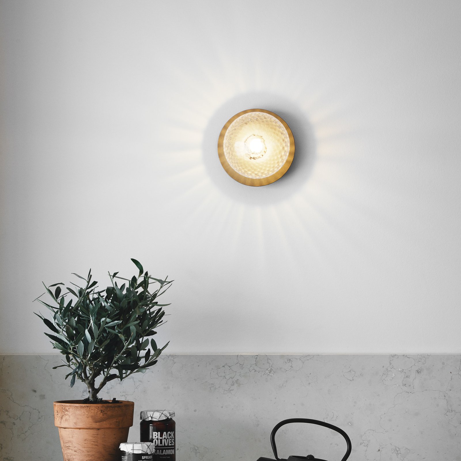 Liila 1 Applique Murale/Plafonnier IP44 Medium Or Nordique/Clair Optique - Nuura