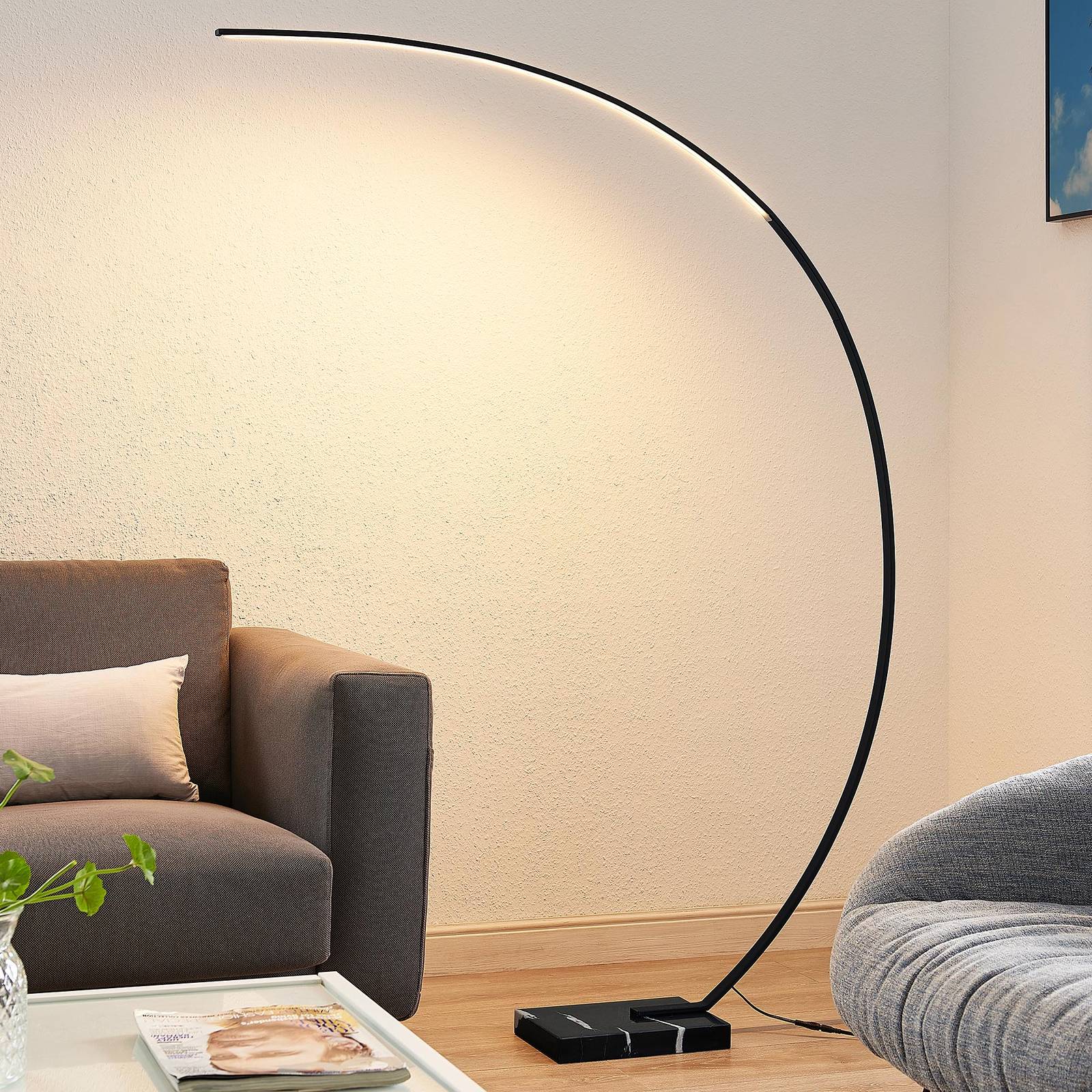 Łukowa lampa podłogowa LED Lindby Kendra, czarny, aluminium, wysokość 180 cm