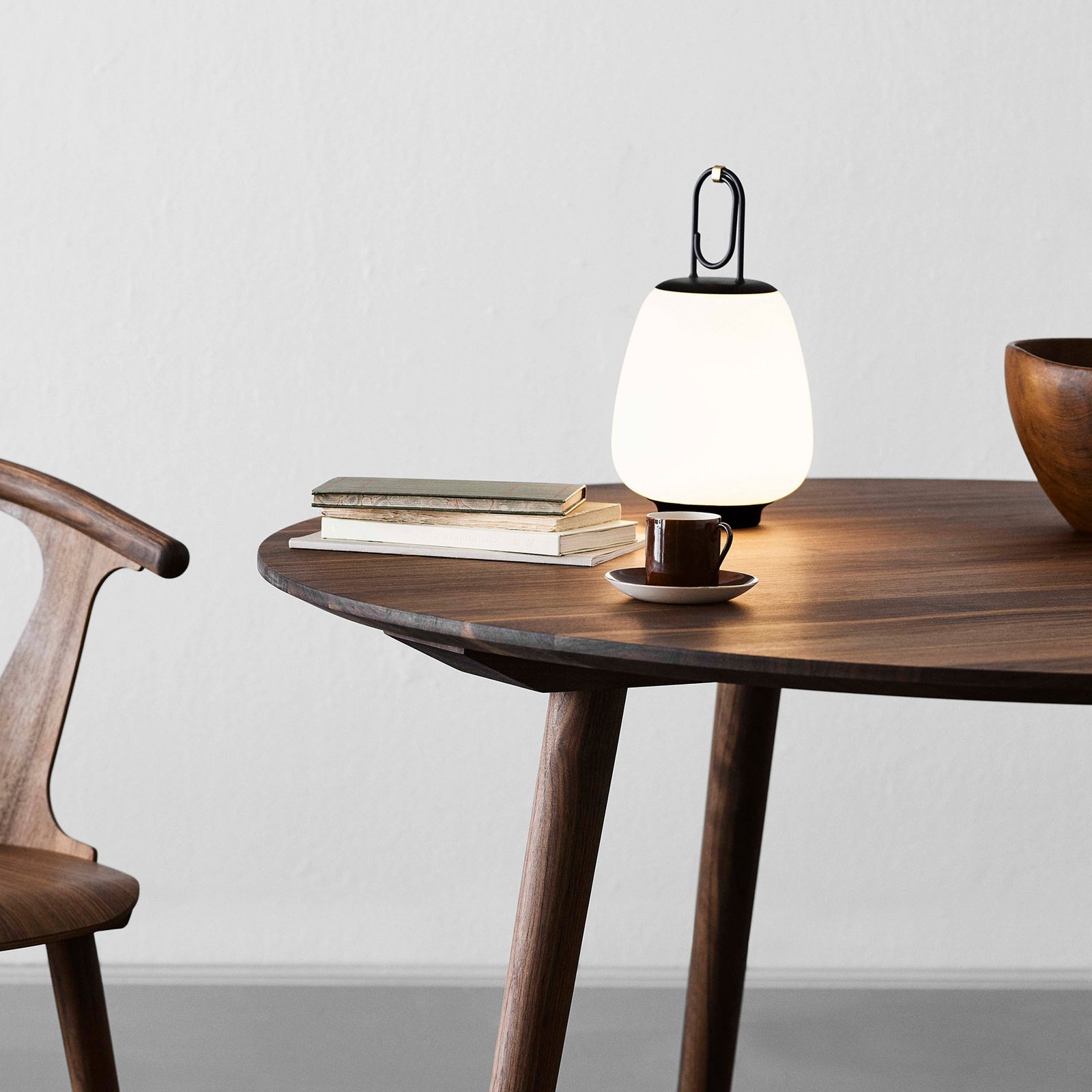 Lucca SC51 Portable d'extérieur Opal Glass/Black - &Tradition