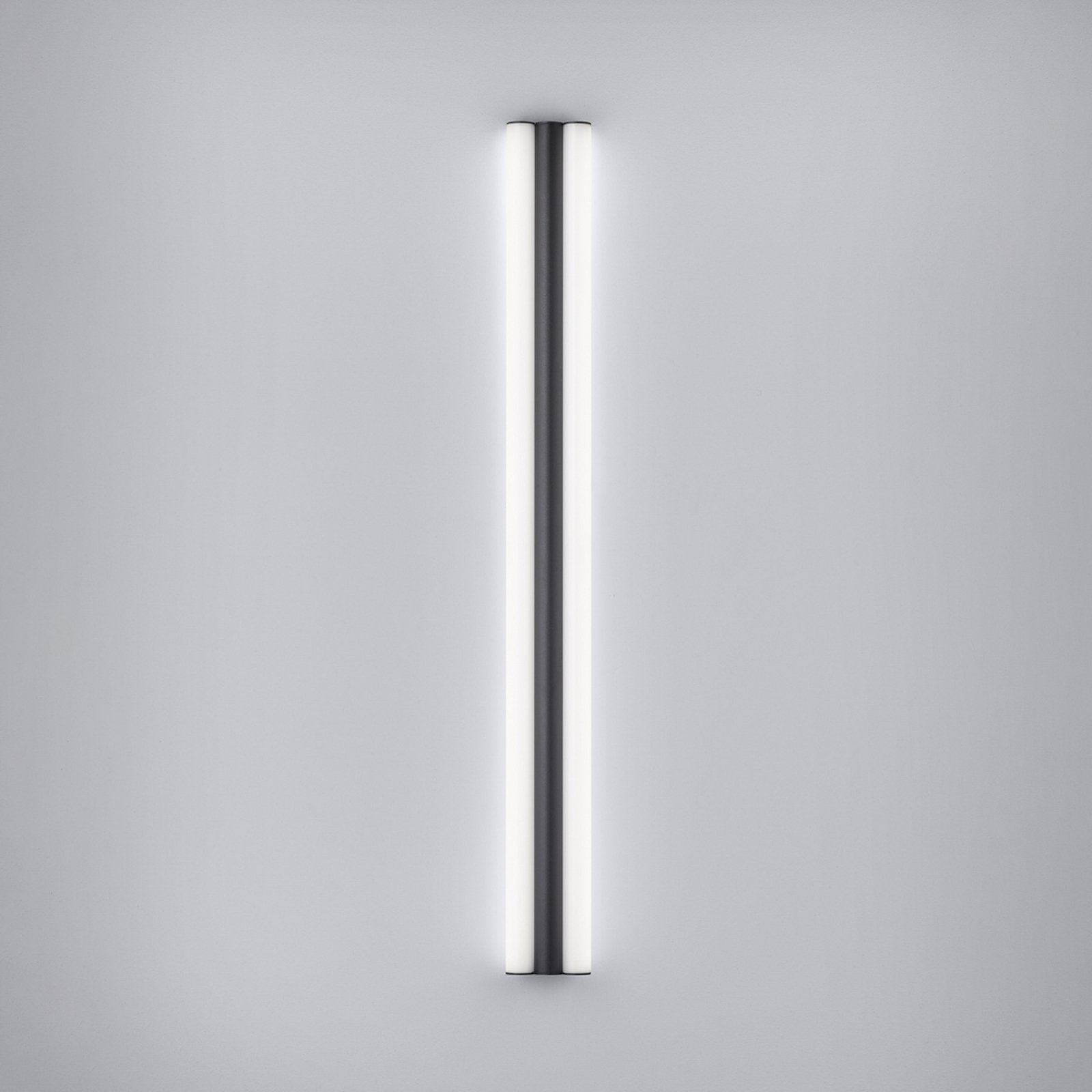 Helestra LED mirror lamp LOOM, length 120 cm, black, IP44