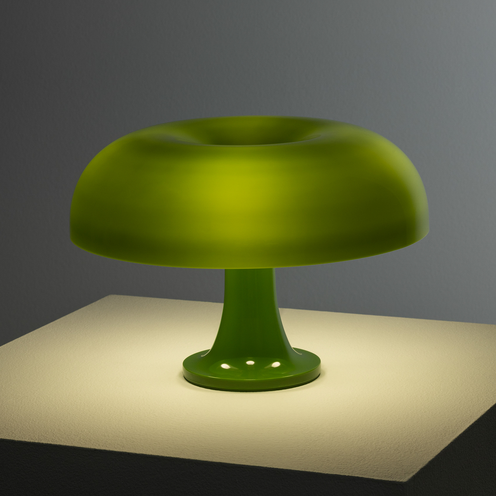 Nessino bordlampe, grønn, Ø32 cm – Artemide