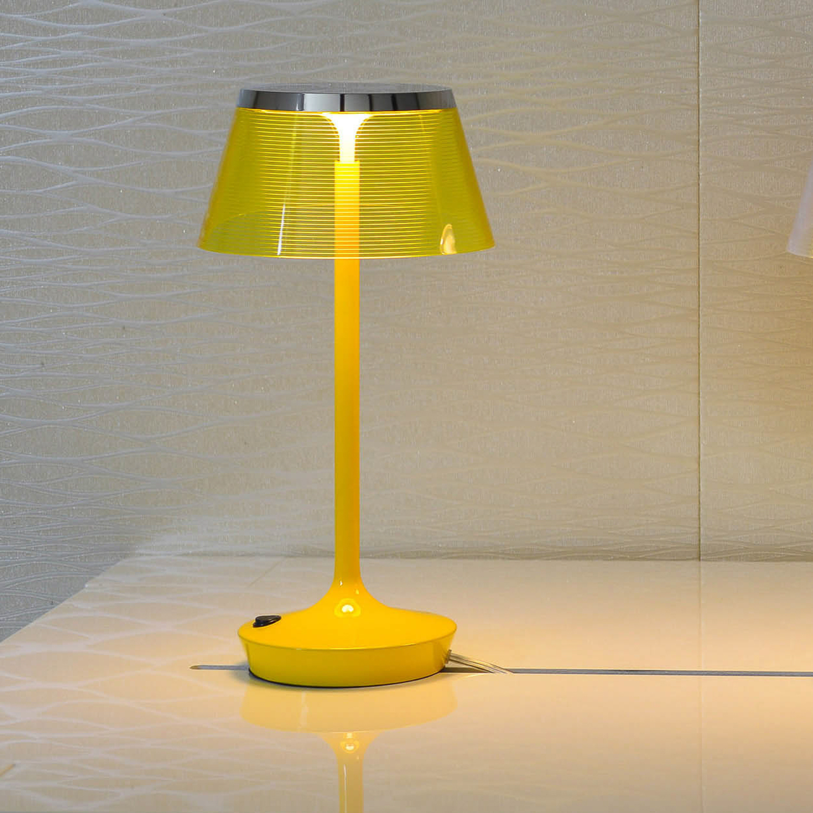 Aluminor La Petite Lampe LED-Tischlampe, gelb