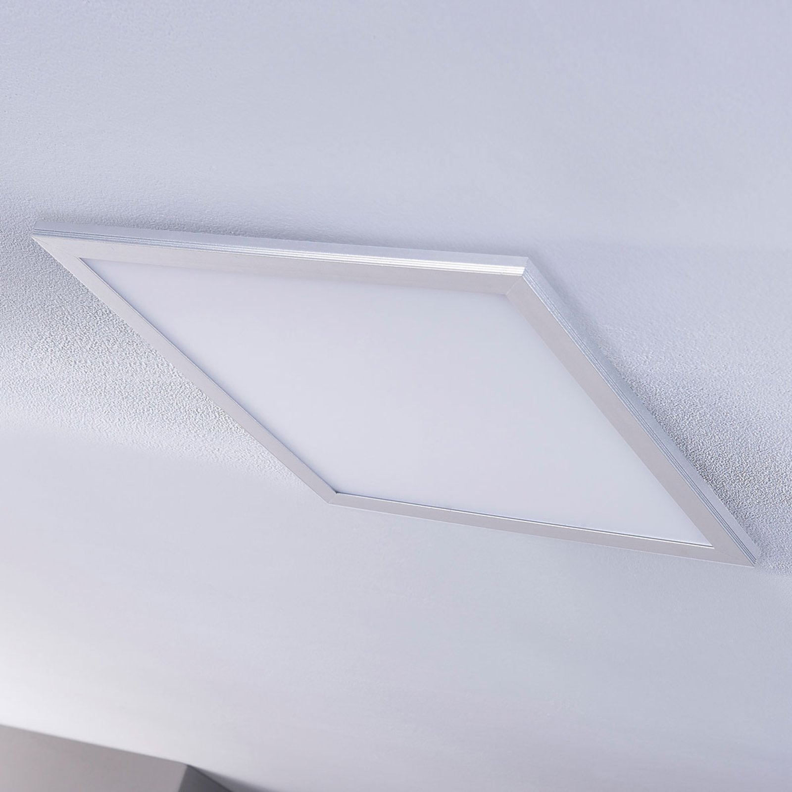 Livel LED Deckenleuchte CCT 62x62 White/Silver - Lindby