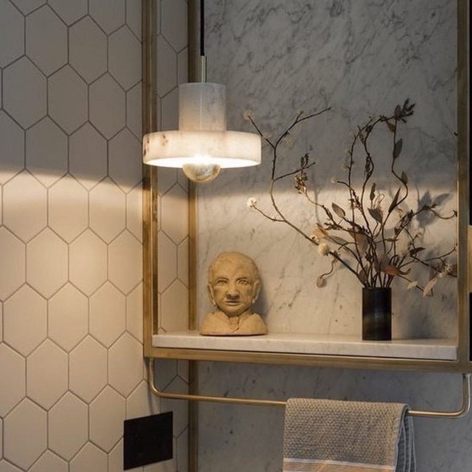 Kamena viseća lampa bijela/zlatna - Tom Dixon