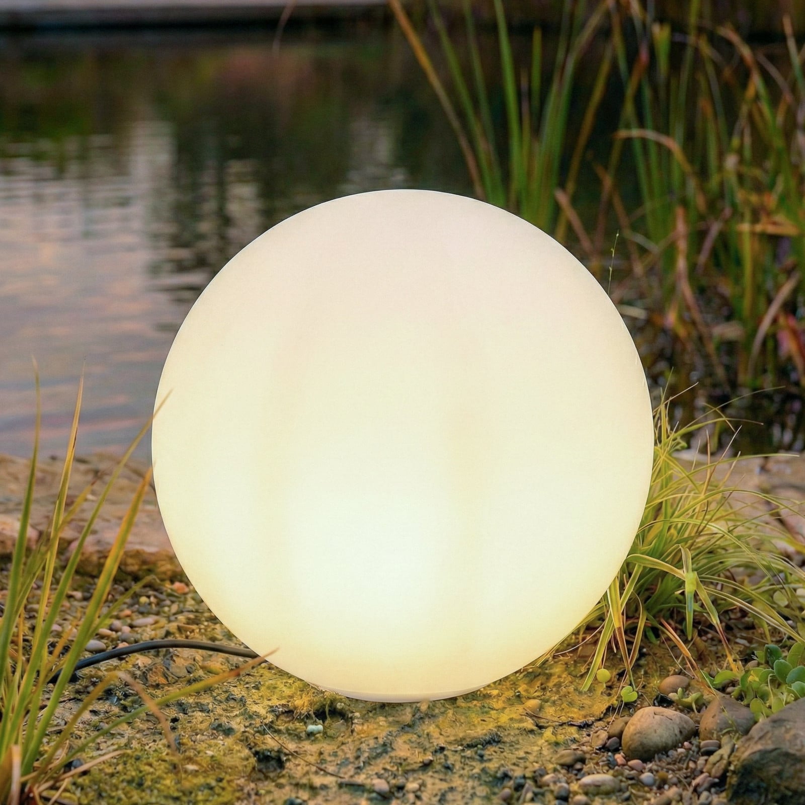 Valyra kulformad lampa, IP54, &Oslash; 50, jordspett &ndash; Lindby - Terrass - Modern - Plast - Klot