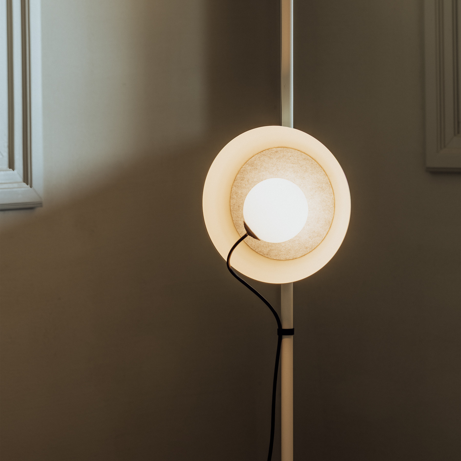 Milan Drátěná stojací lampa Ø 24 cm v barvě norka
