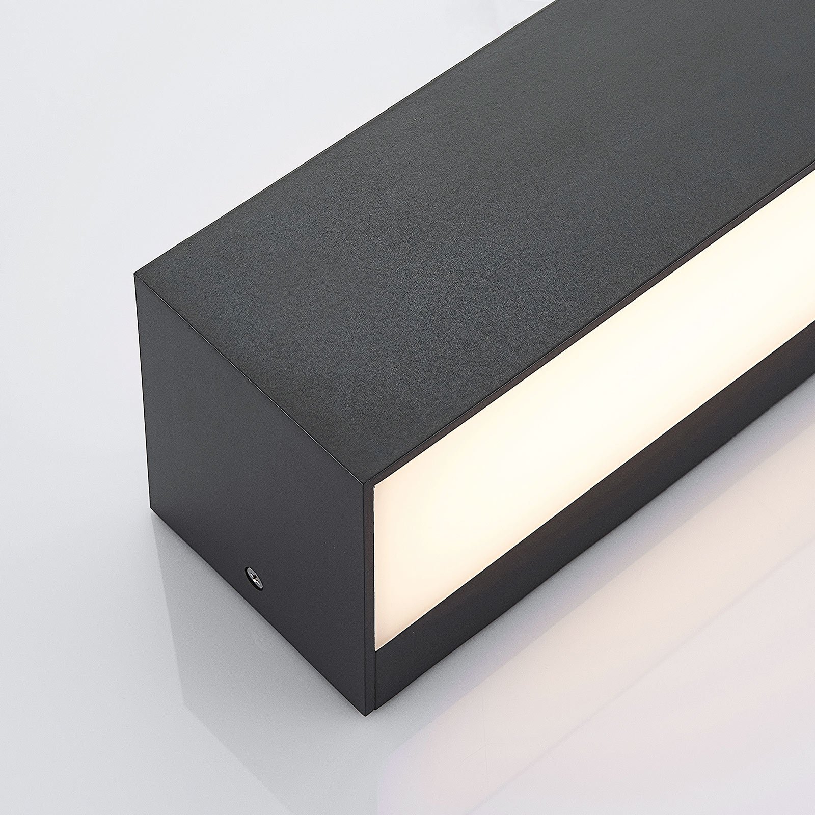 Nienke LED Außenwandleuchte IP65 L23 Dark Grey - Lindby
