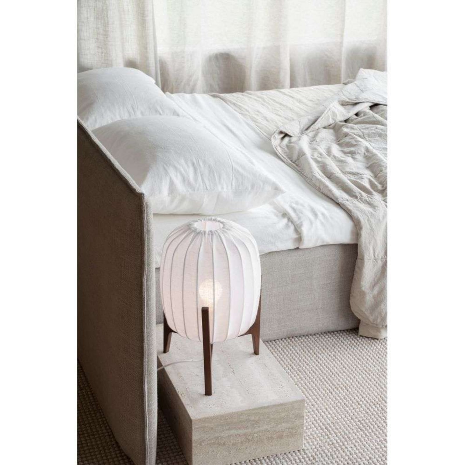 Prisma bordlampe Dark Ash/White – Watt &amp; Veke Watt & Veke - Stue - Skandinavisk - Træ - Med én lyskilde billede