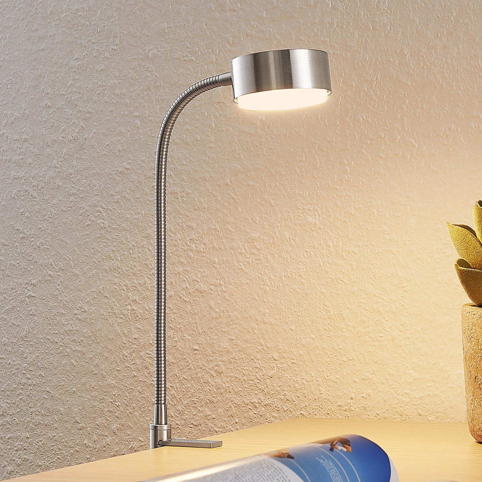 Lindby Kaylou LED-klemmelampe, fleksibel, nikkel
