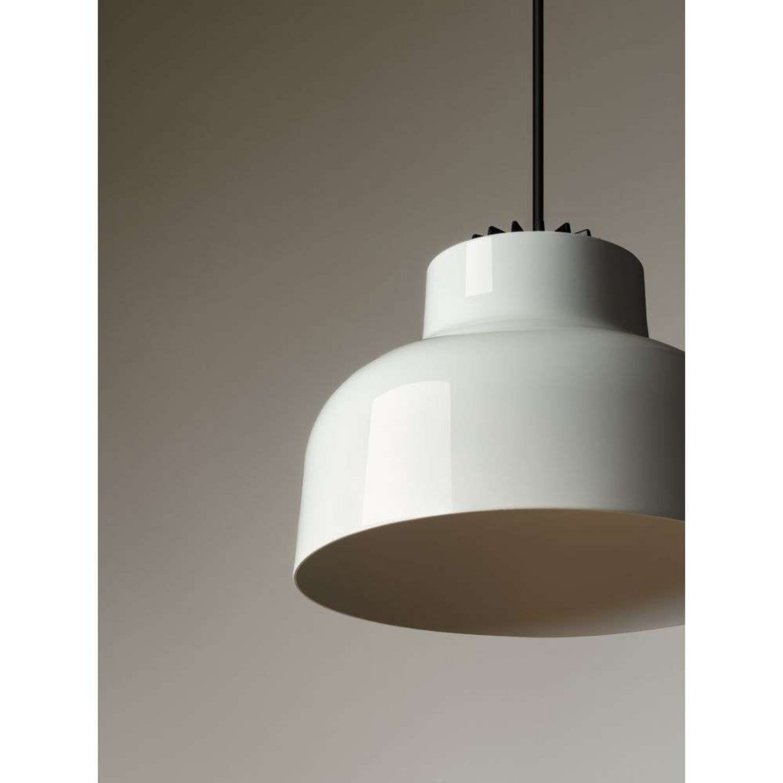M64 Pendel Dim. Glossy Off-White Santa & Cole - Stue - Aluminium