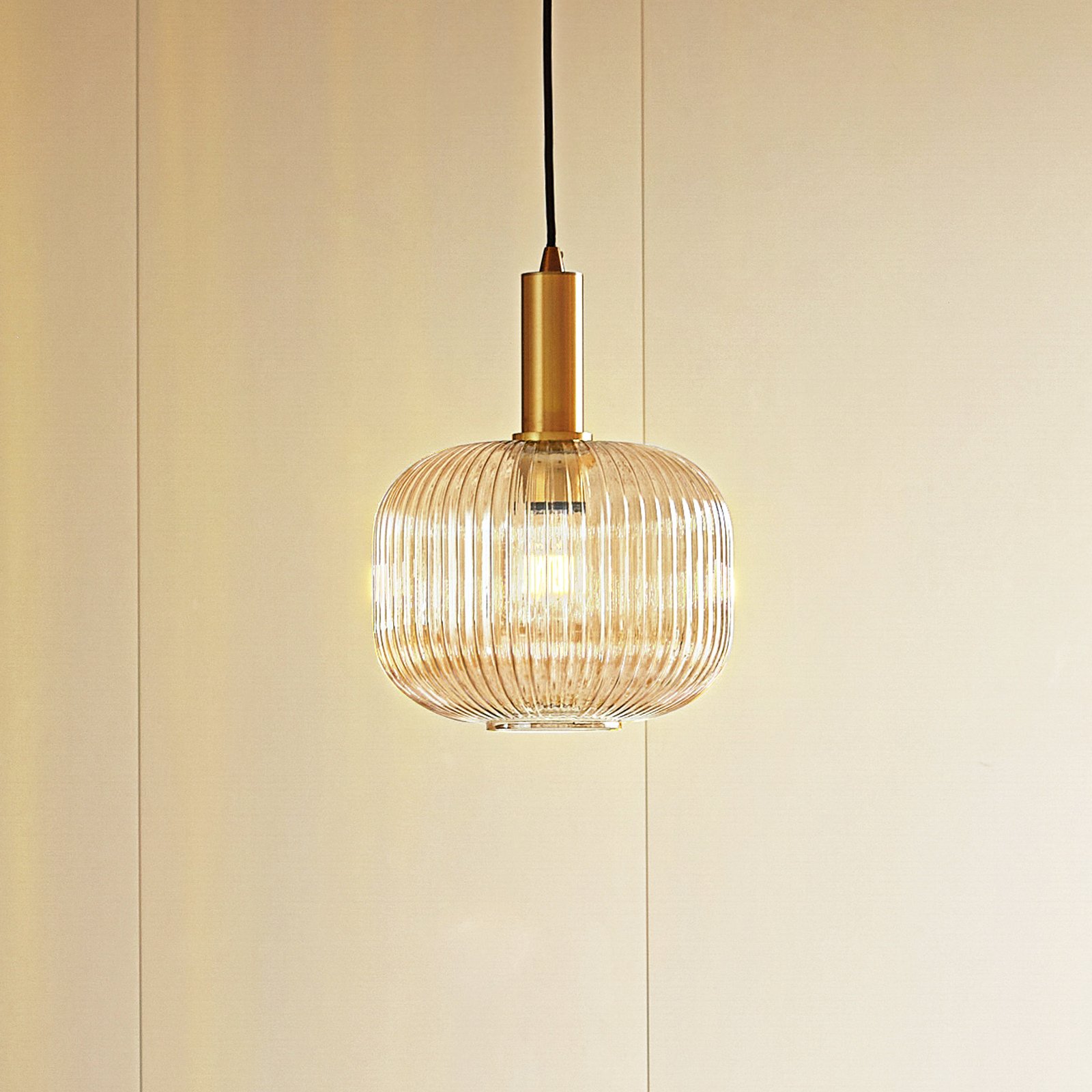 Lindby Doroteo pendant light, 1-bulb, amber, glass