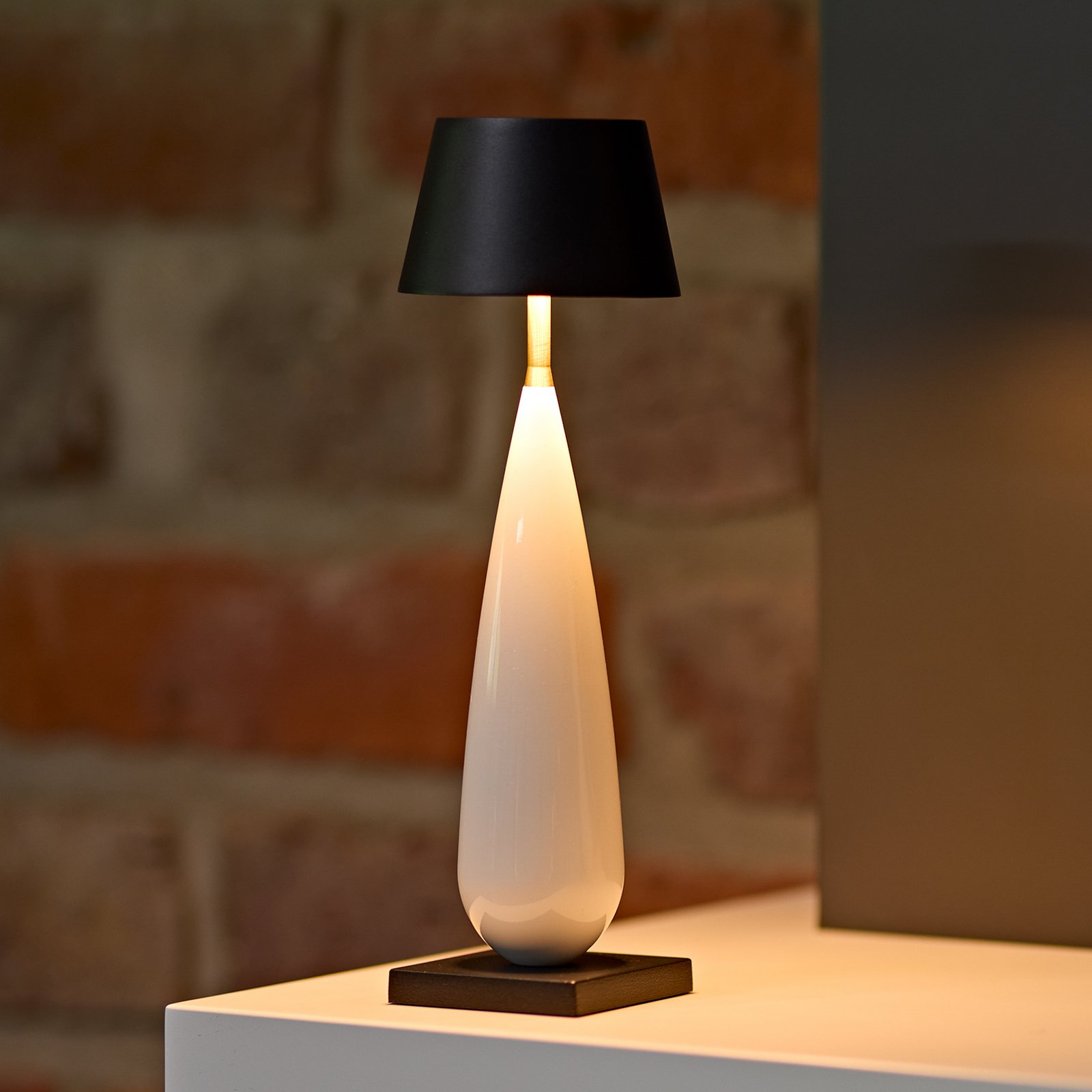 LED namizna svetilka na baterije Thala, bela/črna, IP65, 24 cm