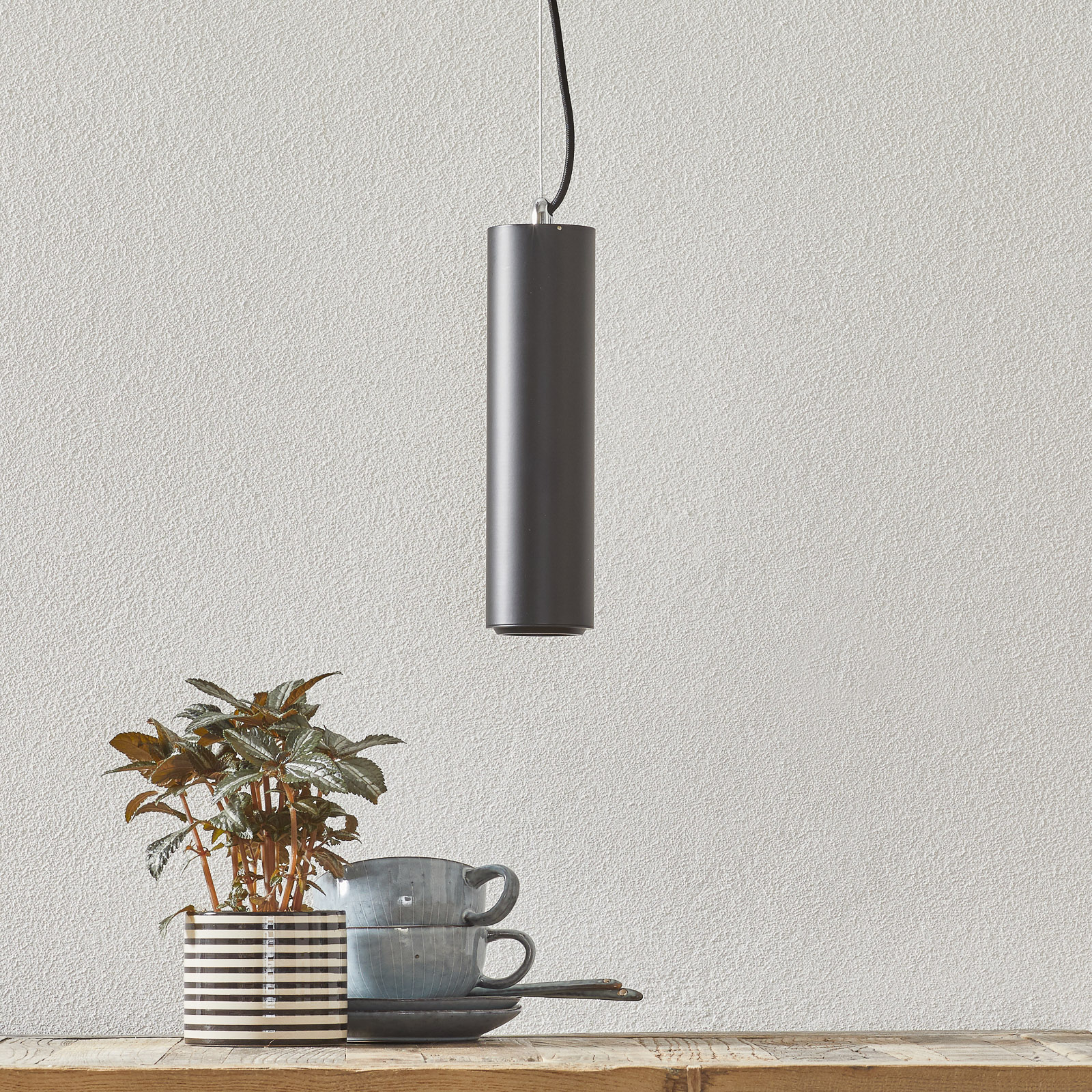 Studio - schlanke LED-Pendellampe in Zylinderform