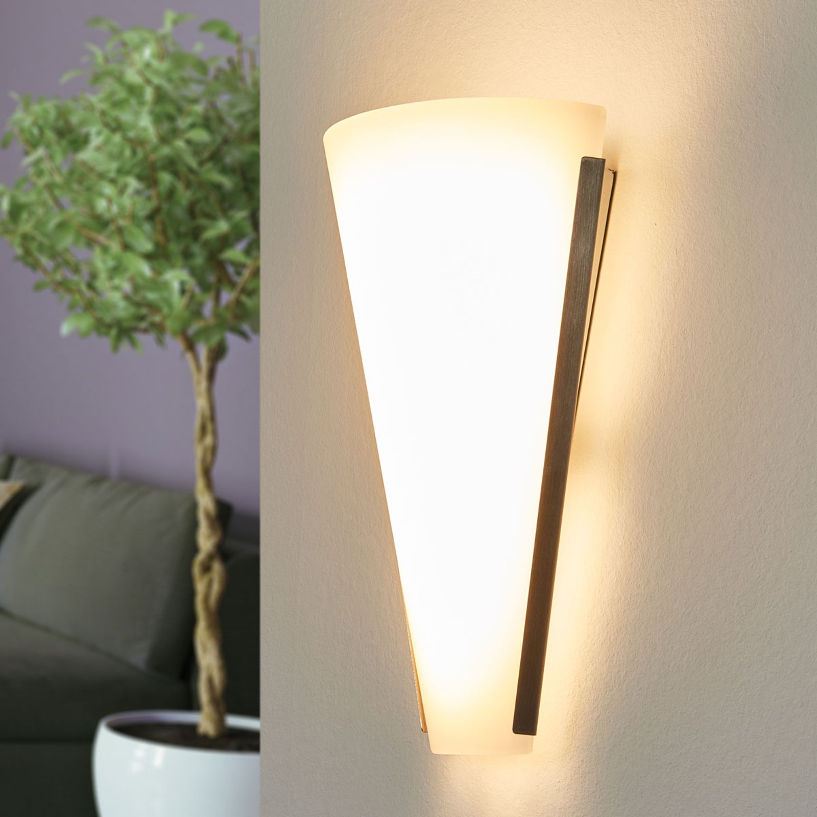 Lindby Attractive wall light Luk with LEDs, for Hallway, glass, metal, 12 W, energy efficiency: A++, W: 16 cm, H: 29 cm