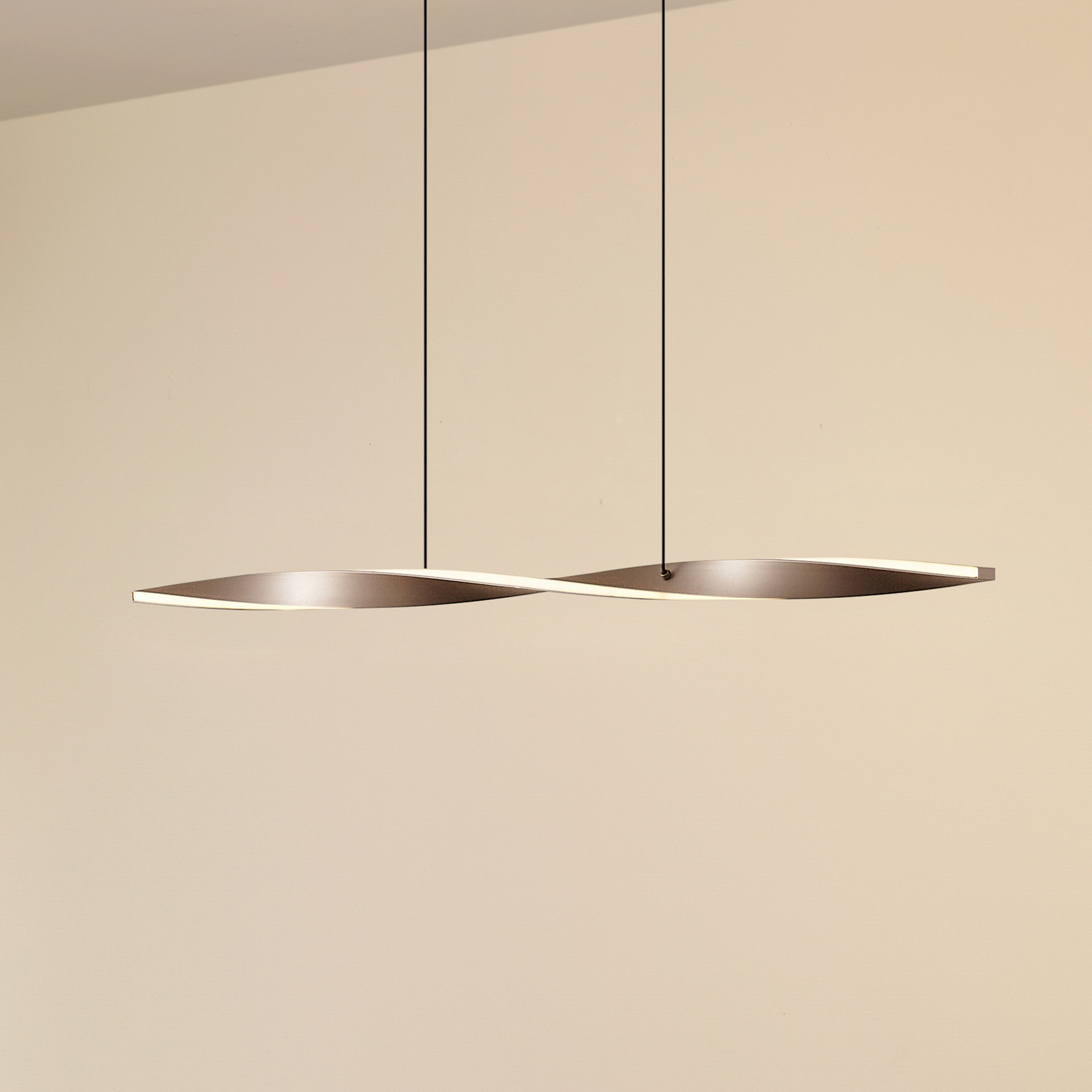 Lindby LED-Hängeleuchte Jaren, schwarz/braun, 100 cm, CCT