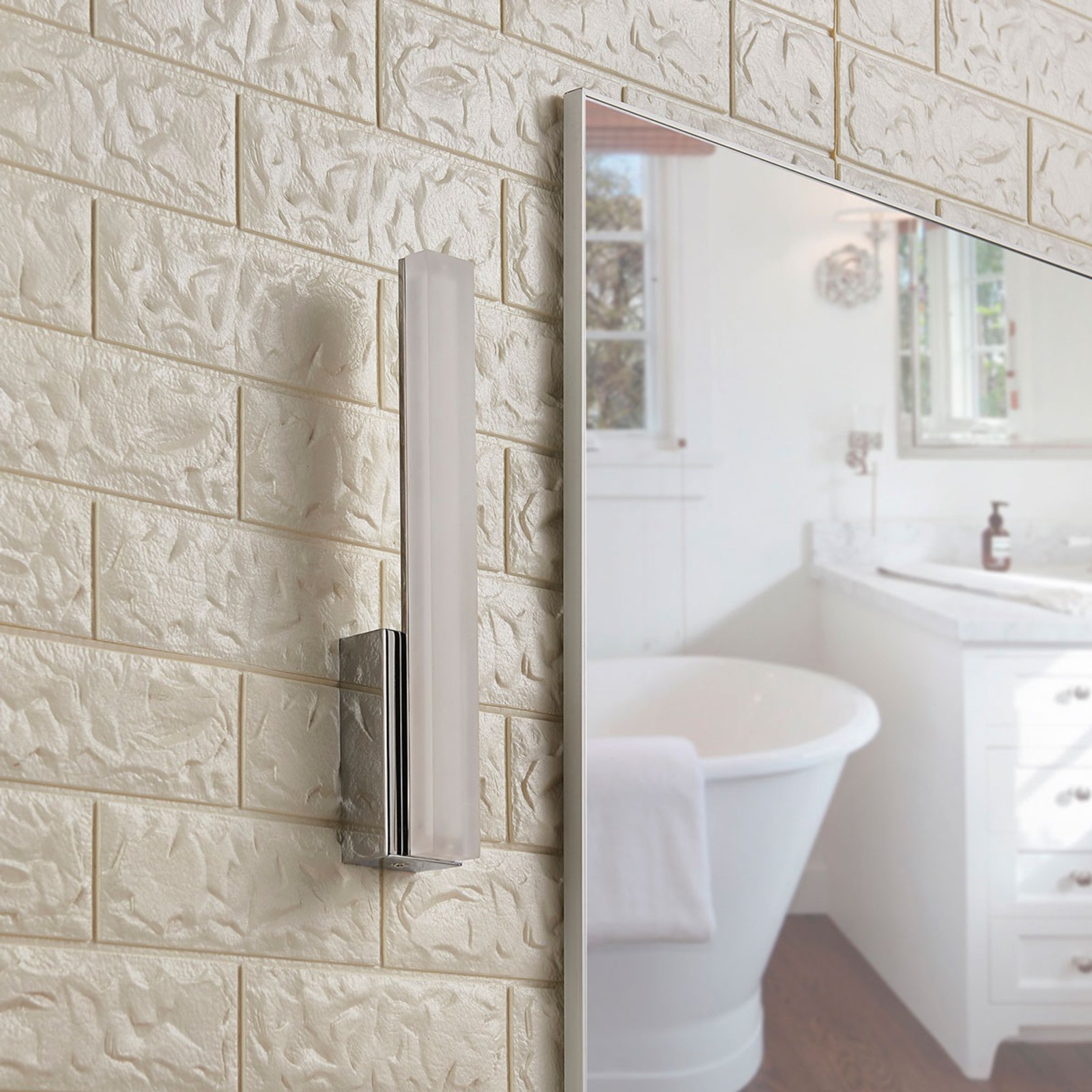 Julie Wandlamp IP44 White/Chrome - Lucande