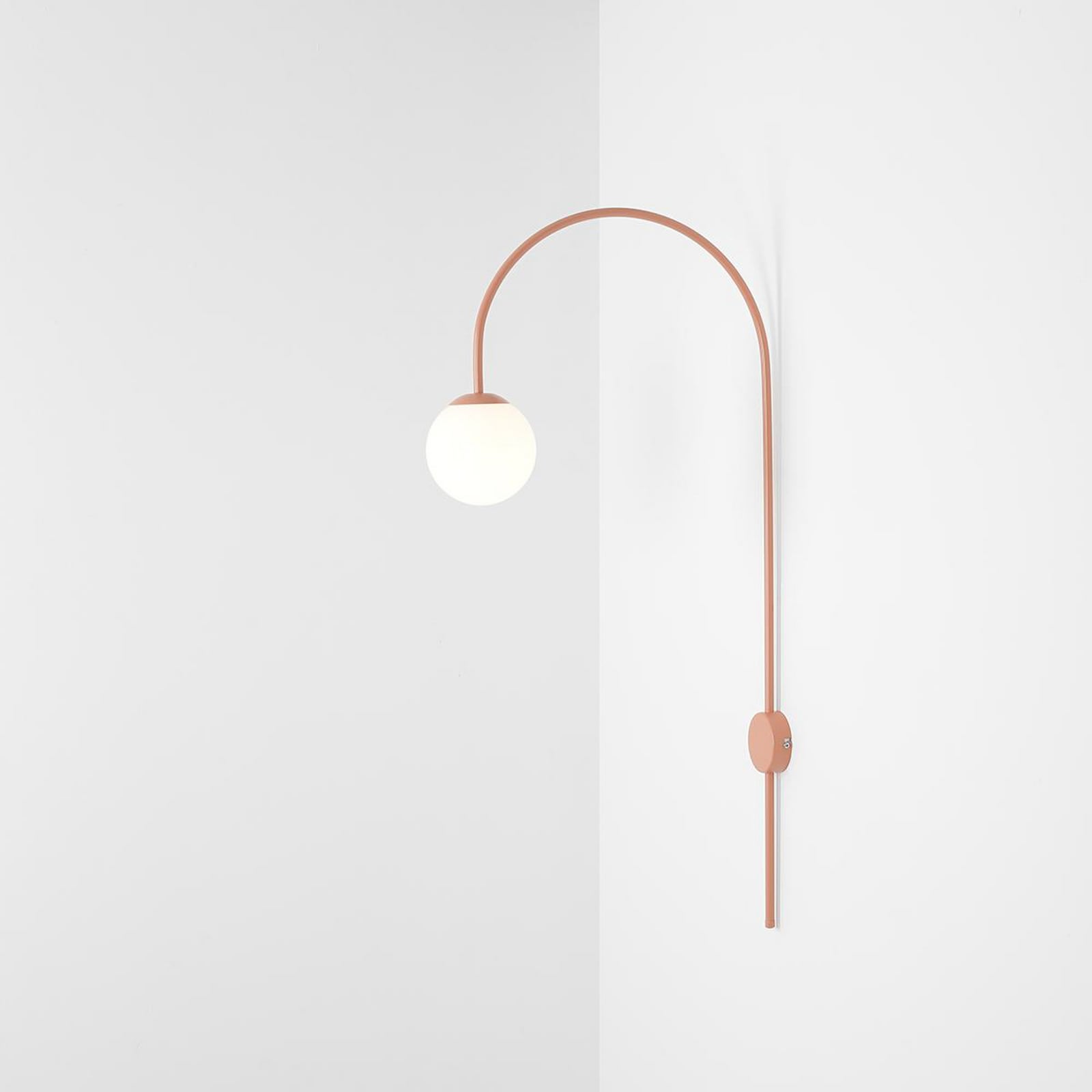 Lampa ścienna Una w kolorze koralowej czerwieni, metal i szkło – ALDEX