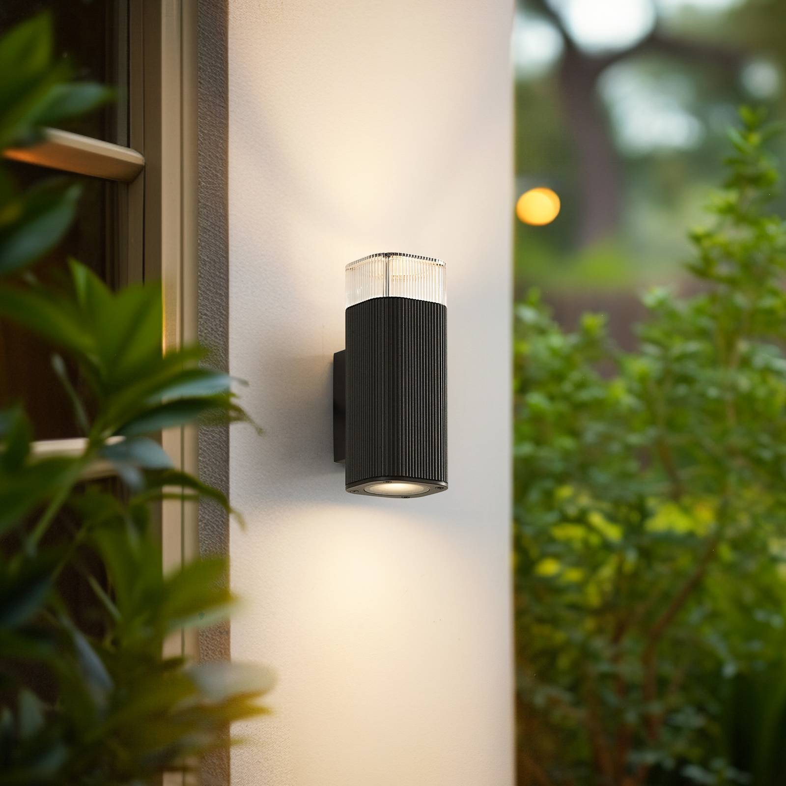 Lindby Außenwandlampe Halvar, schwarz, 20 cm, 2 x GU10, IP65 günstig online kaufen