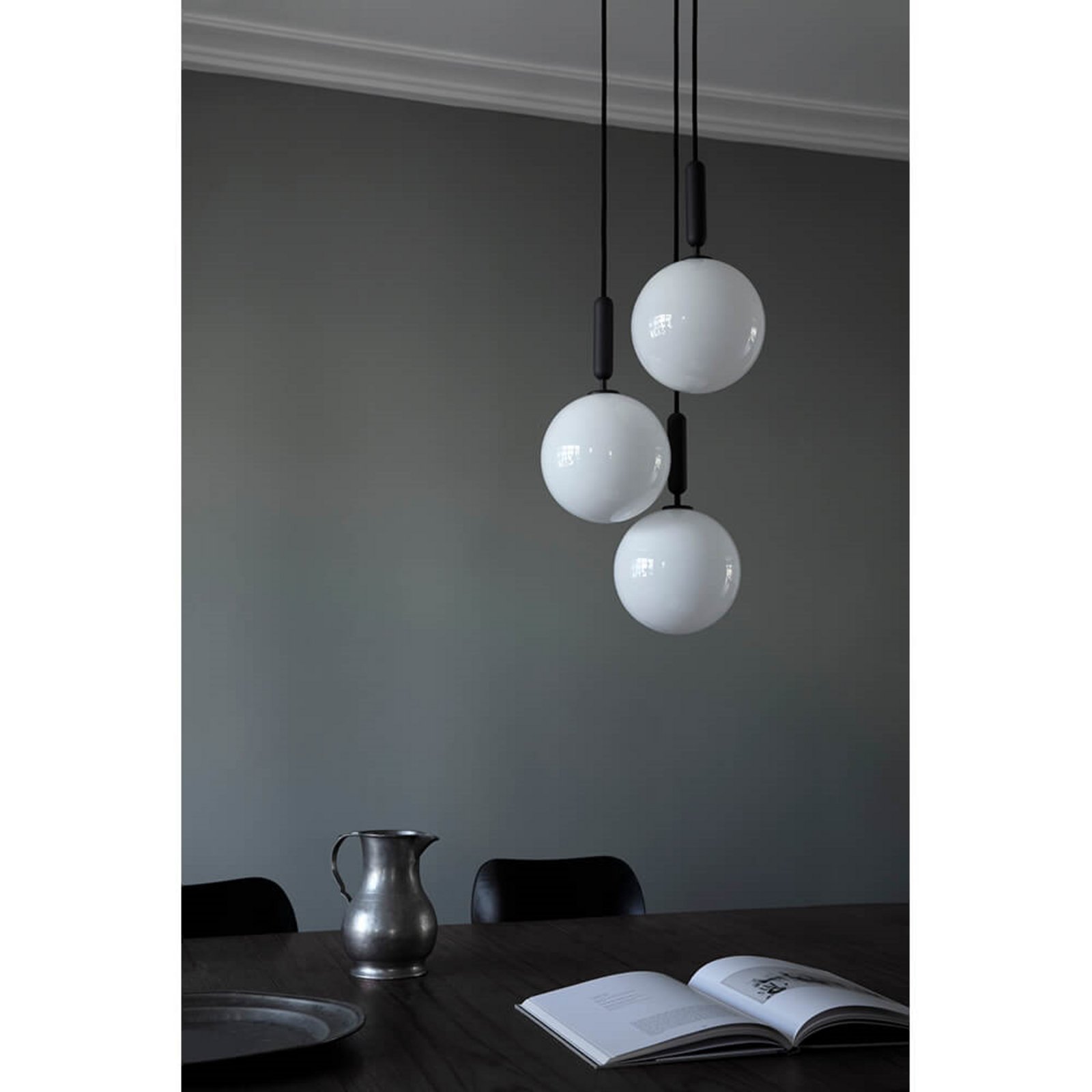 Miira 3 Chandelier Large Rock Grey/Opal White - Nuura