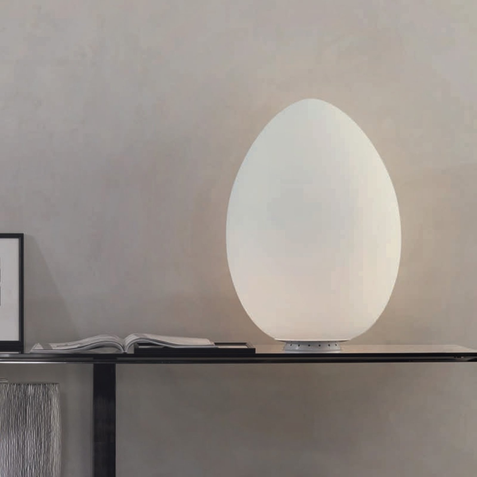 Maravillosa lámpara de mesa Uovo, 27 cm