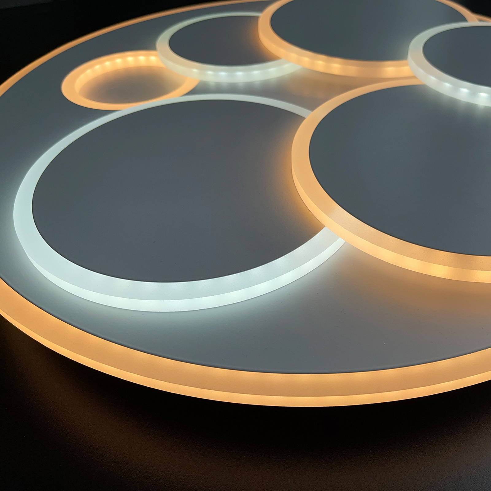 LED таванна лампа Dots, бяла, Ø 50 cm, метал/акрил, CCT LED таванна лампа Dots, бяла, Ø 50 cm, метал/акрил, CCT