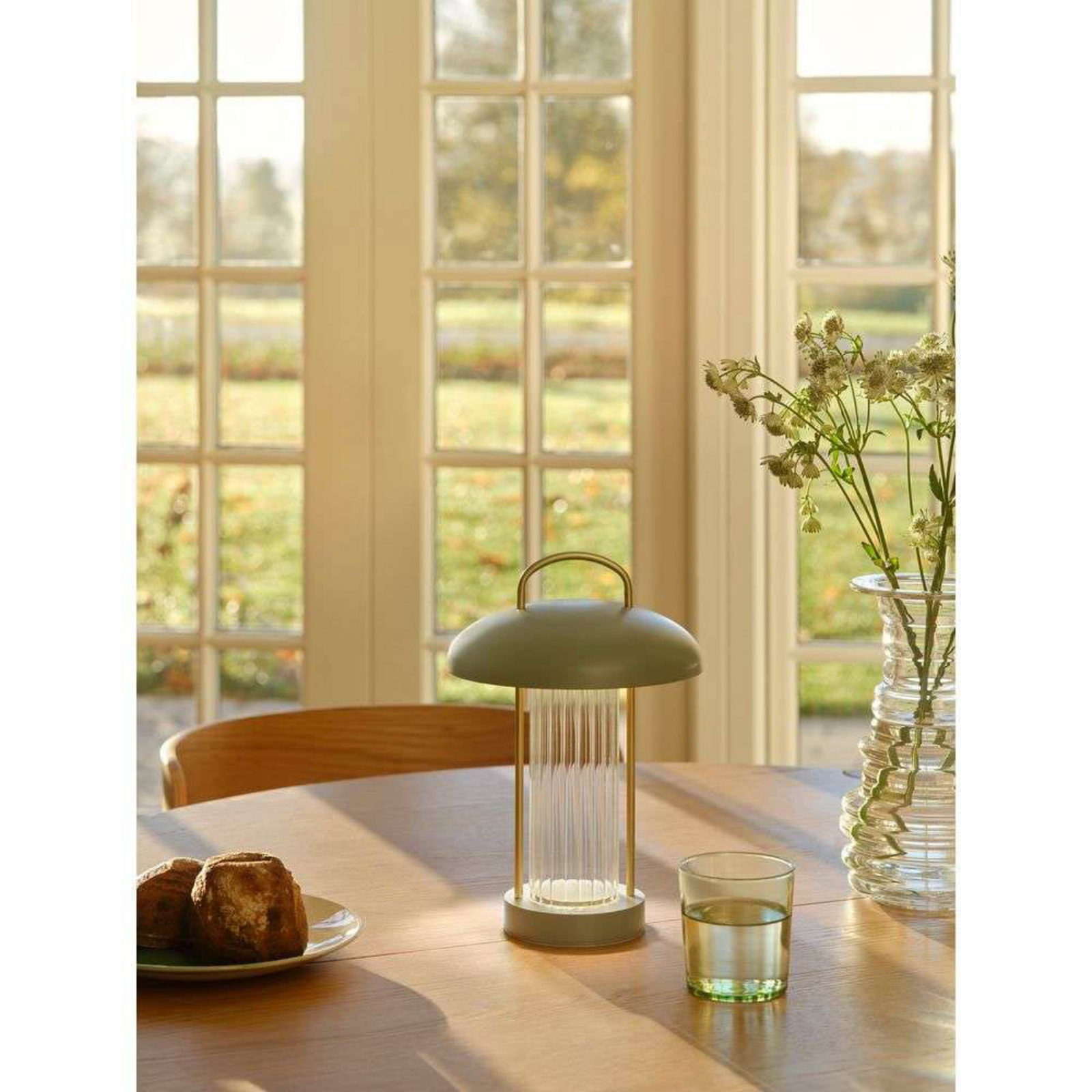 LED-batteridrevet bordlampe Mirano, højde 29 cm, støvgrøn, metal