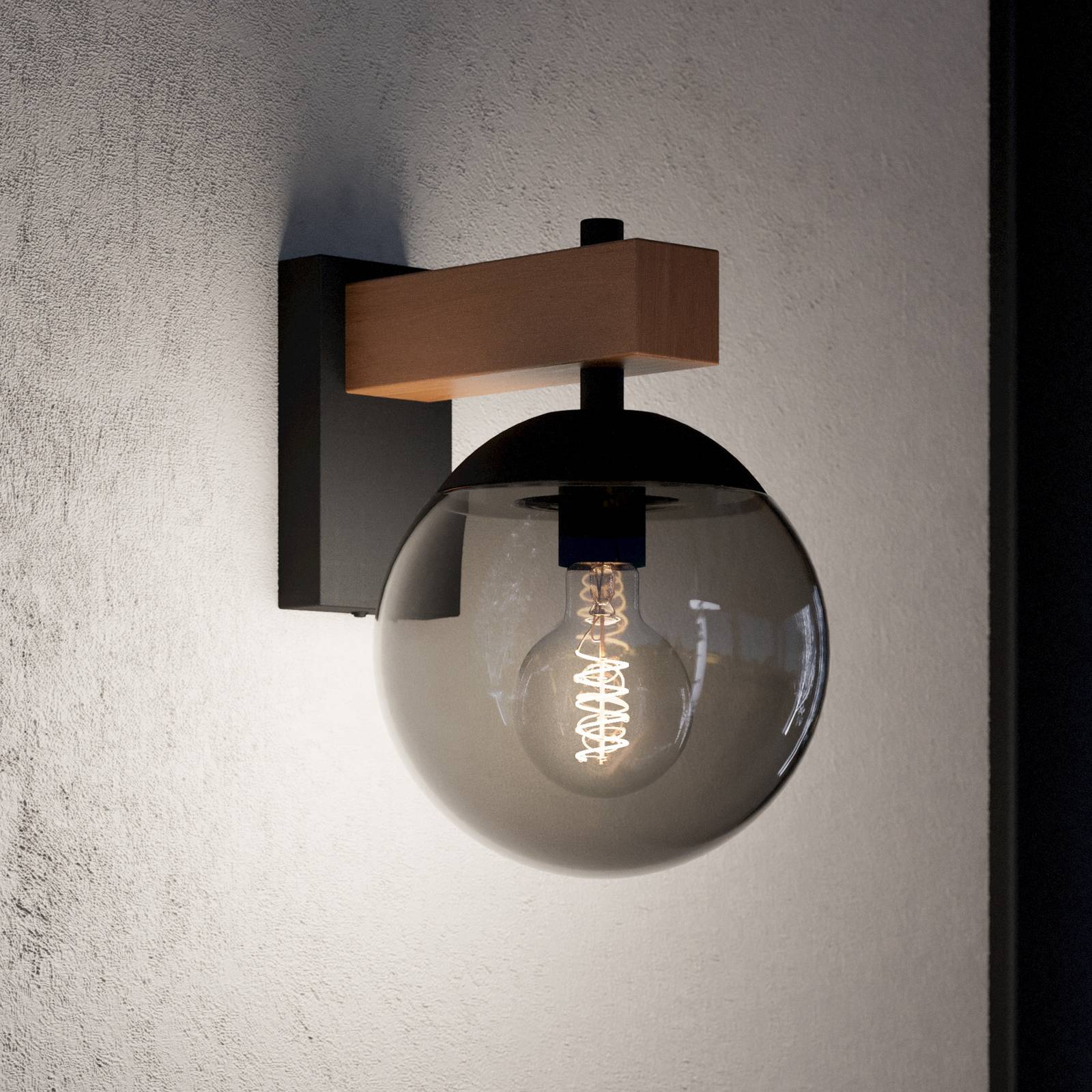 Außenwandleuchte Bufalata, schwarz/Holz/rauchgrau günstig online kaufen