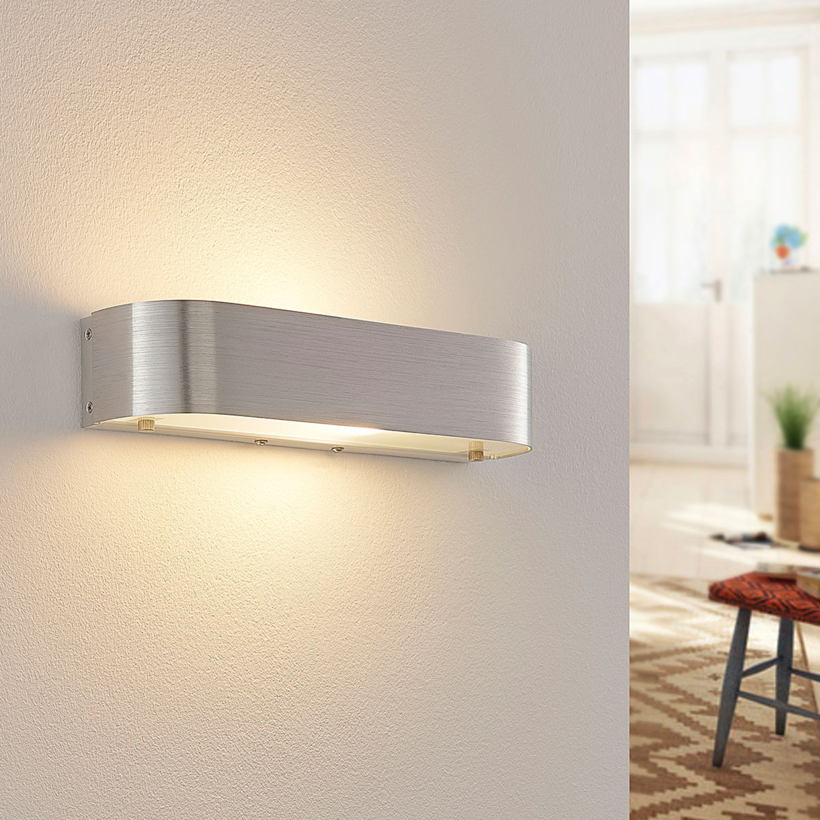 Lindby Aluminium wall light Nika with an E14 LED lamp, for Bedroom, Aluminium, Glass, E14, 6 W, energy efficiency: A+, W: 30 cm, H: 6 cm