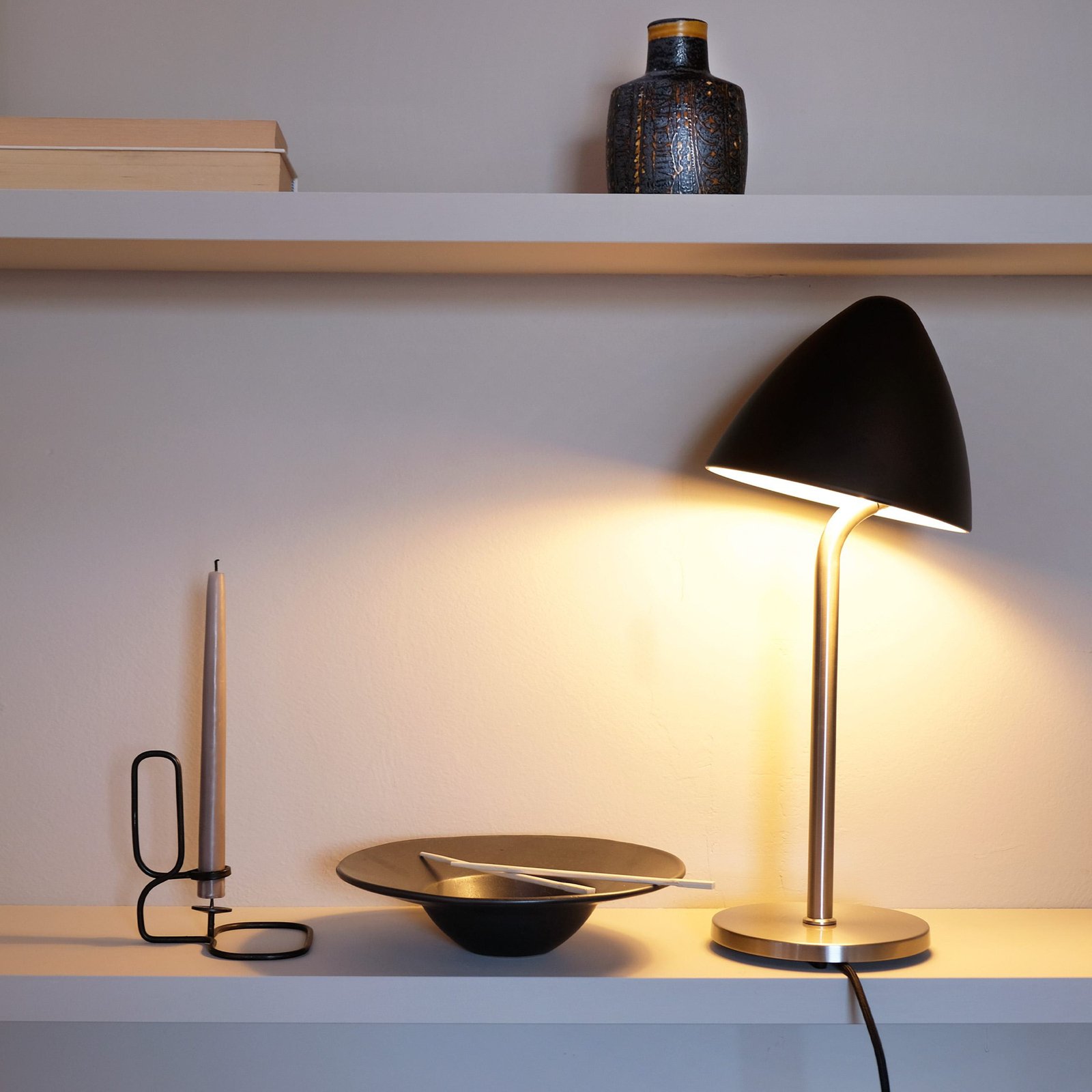 Oulu Candeeiro de Mesa Black/Brushed Steel - DybergLarsen