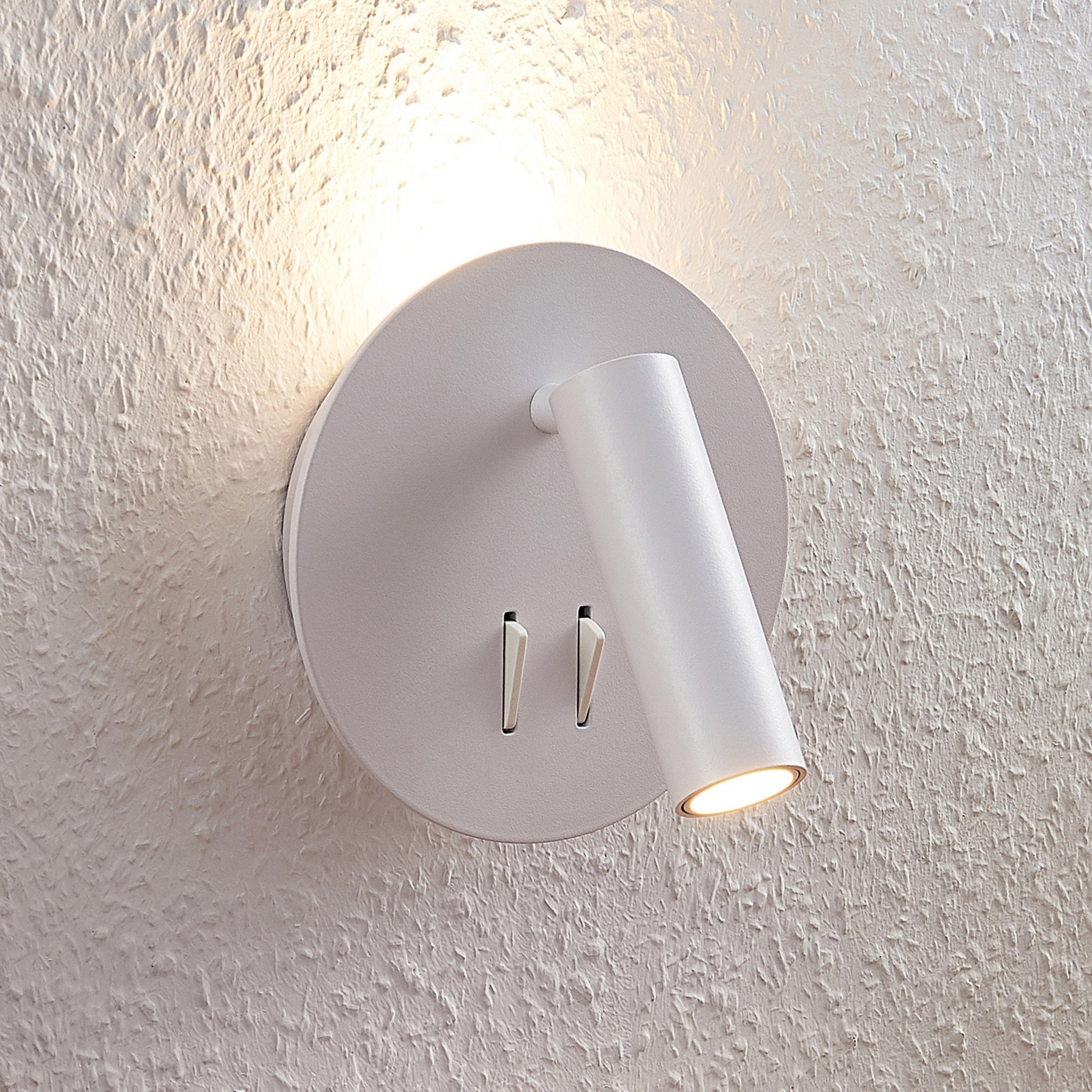Lucande LED-Wandleuchte Magya, weiß, Ø 14 cm, verstellbar