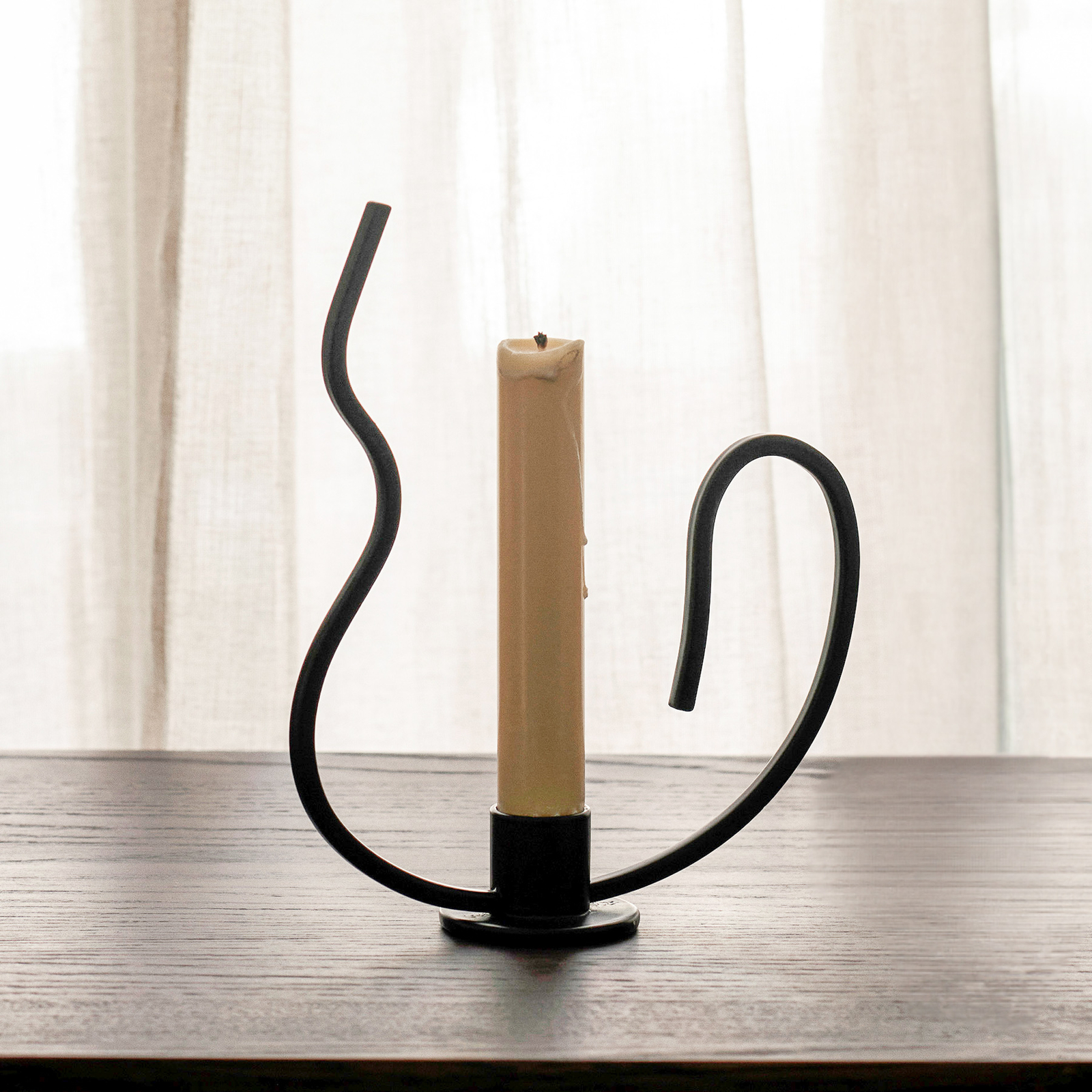 Valse Świecznik Low Black - Ferm Living