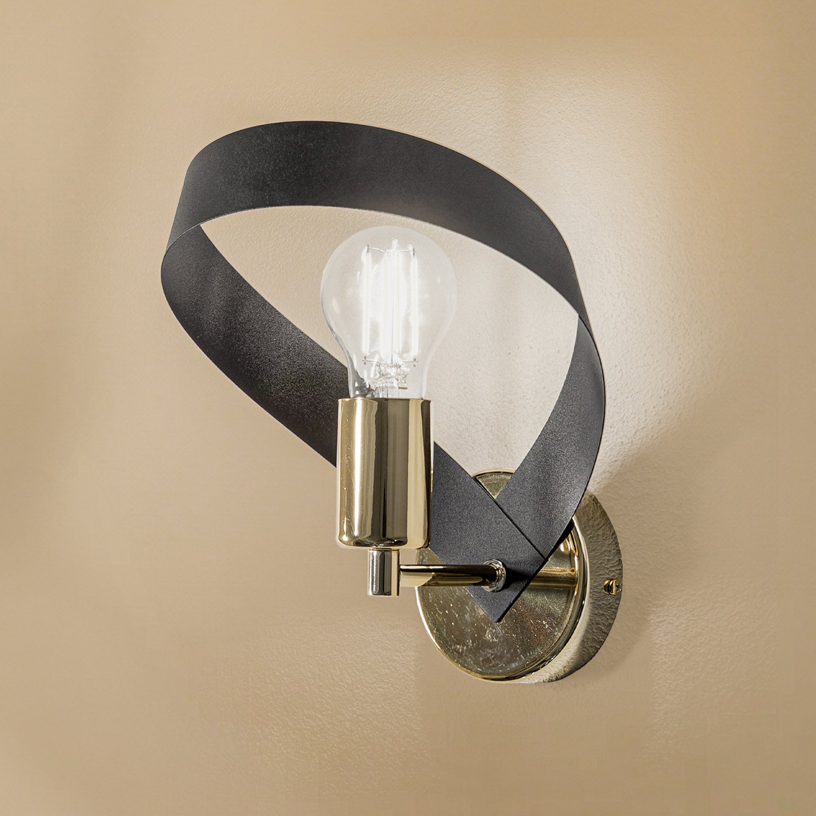 Euluna Petla wall light, black/gold, metal, 23 cm