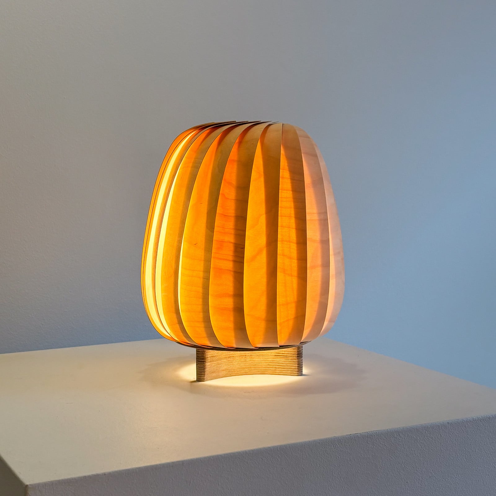 Lampe à poser ST906 en hêtre, 31 cm de haut, en bois, culot E27 - Tom Rossau - Salon / séjour - Design - À ampoule unique