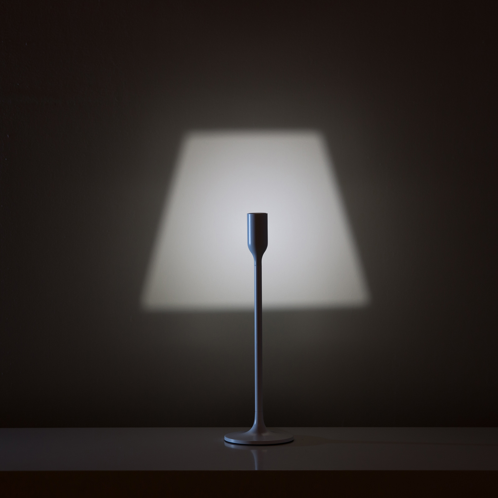 Innermost YOYLight lampada LED da tavolo