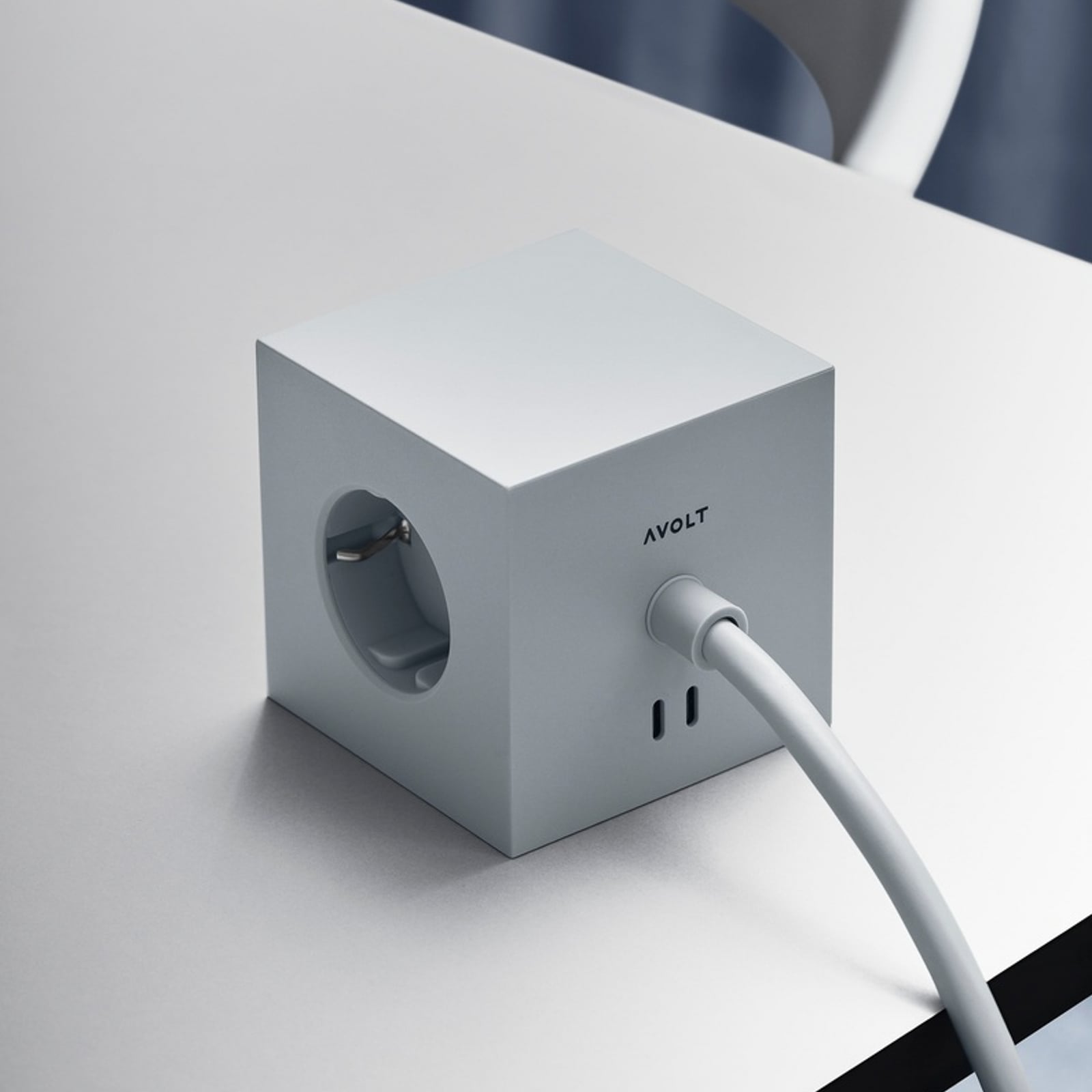 SQUARE 1 Tomada cinzenta com 3 tomadas Schuko e 2 portas USB, cabo de 1,8 m - SQUARE 1 Tomada cinzenta com 3 tomadas Schuko e 2 portas USB, cabo de 1,8 m -