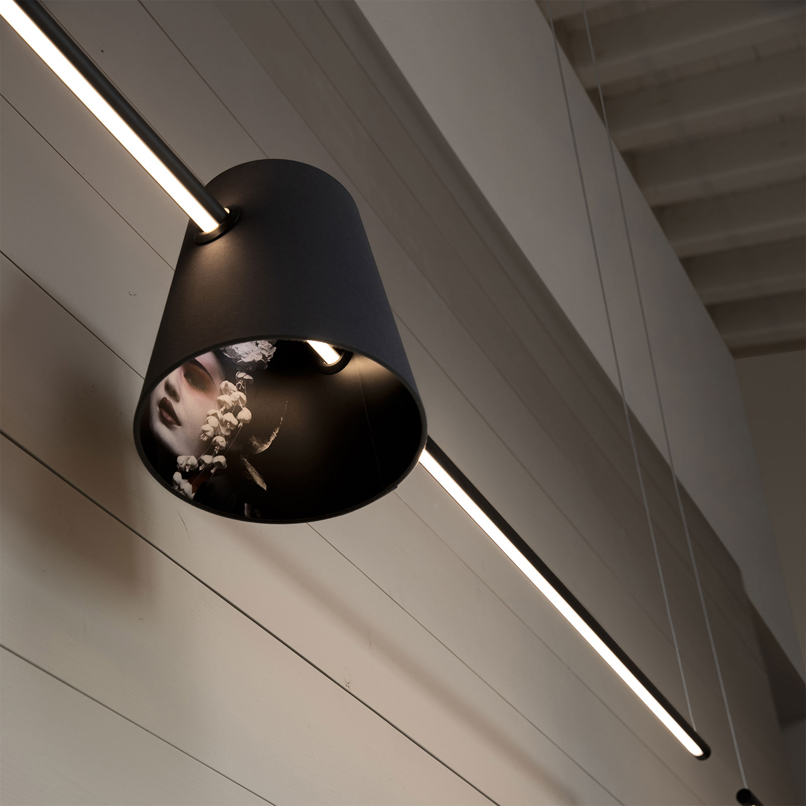 Karman Cupido LED-lampe i bjælkeform, 99 cm, app