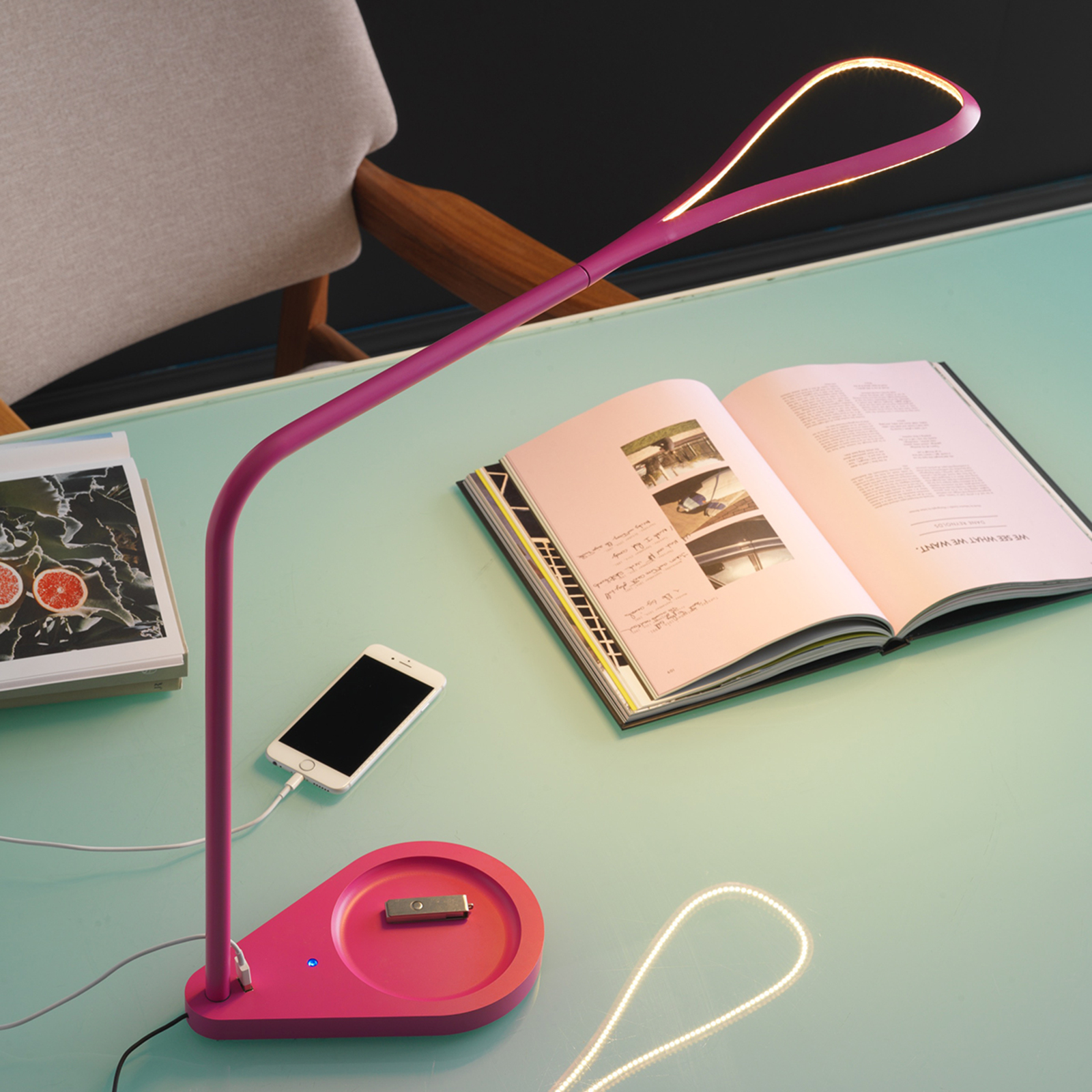 Fontana Arte Magenta LED table lamp Kinx, for Workroom / Office, die-cast aluminium, steel, polycarbonate, 12 W, energy efficiency: A+, L: 15 cm, W: 43 cm, H: 67 cm