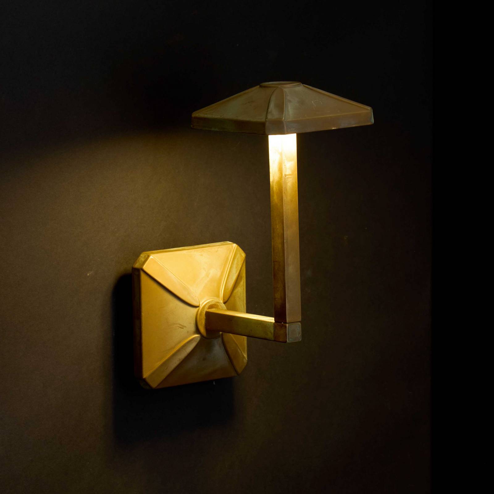 Kinkiet zewnętrzny LED Aura Frame, wysokość 24 cm, mosiądz postarzany