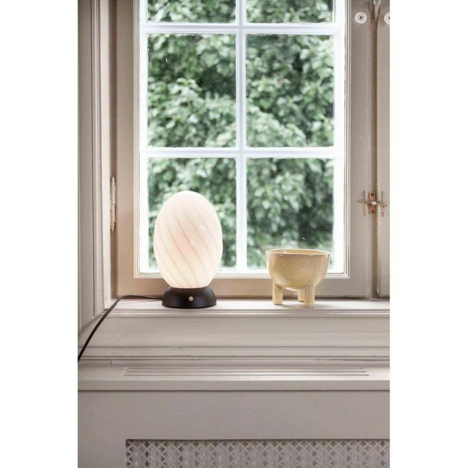Twist Oval Bordlampe Opal/Black Halo Design - Stue - Metal