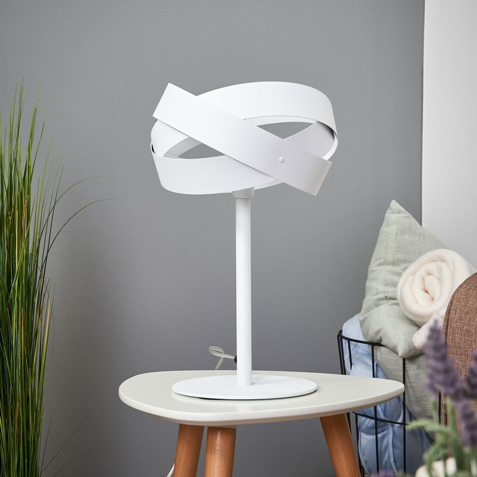 Tornado – atrakcyjnie ukształtowana lampa stołowa