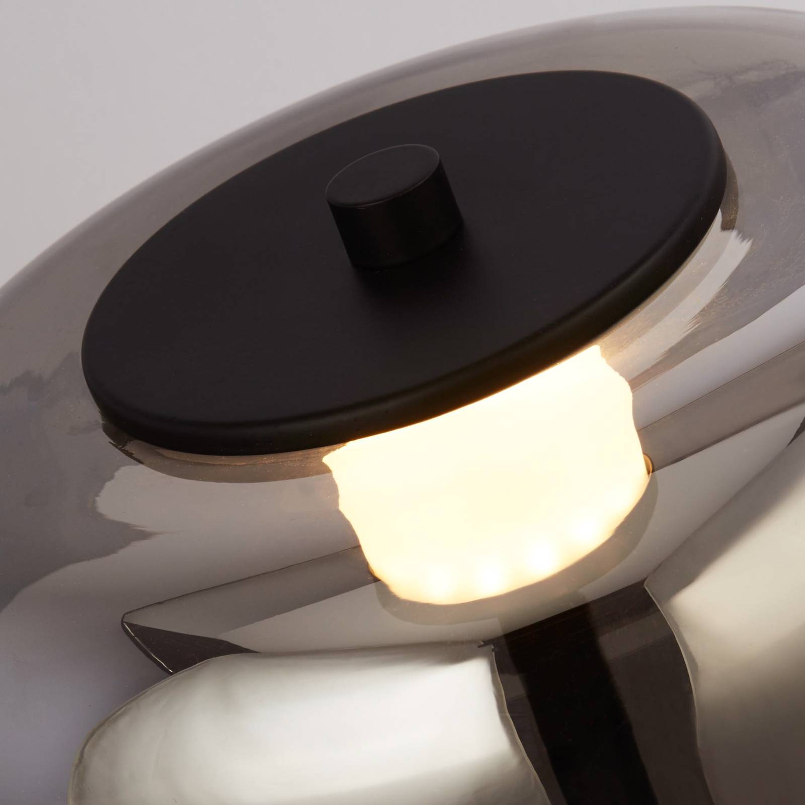 Levně LED stolní lampa Frisbee se stínidlem ze skla