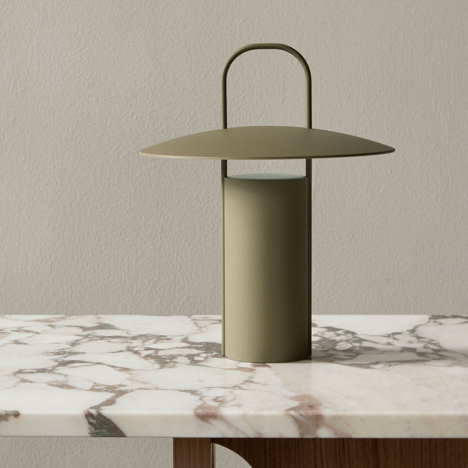 Ray Portable Tischleuchte Dusty Green - Audo Copenhagen