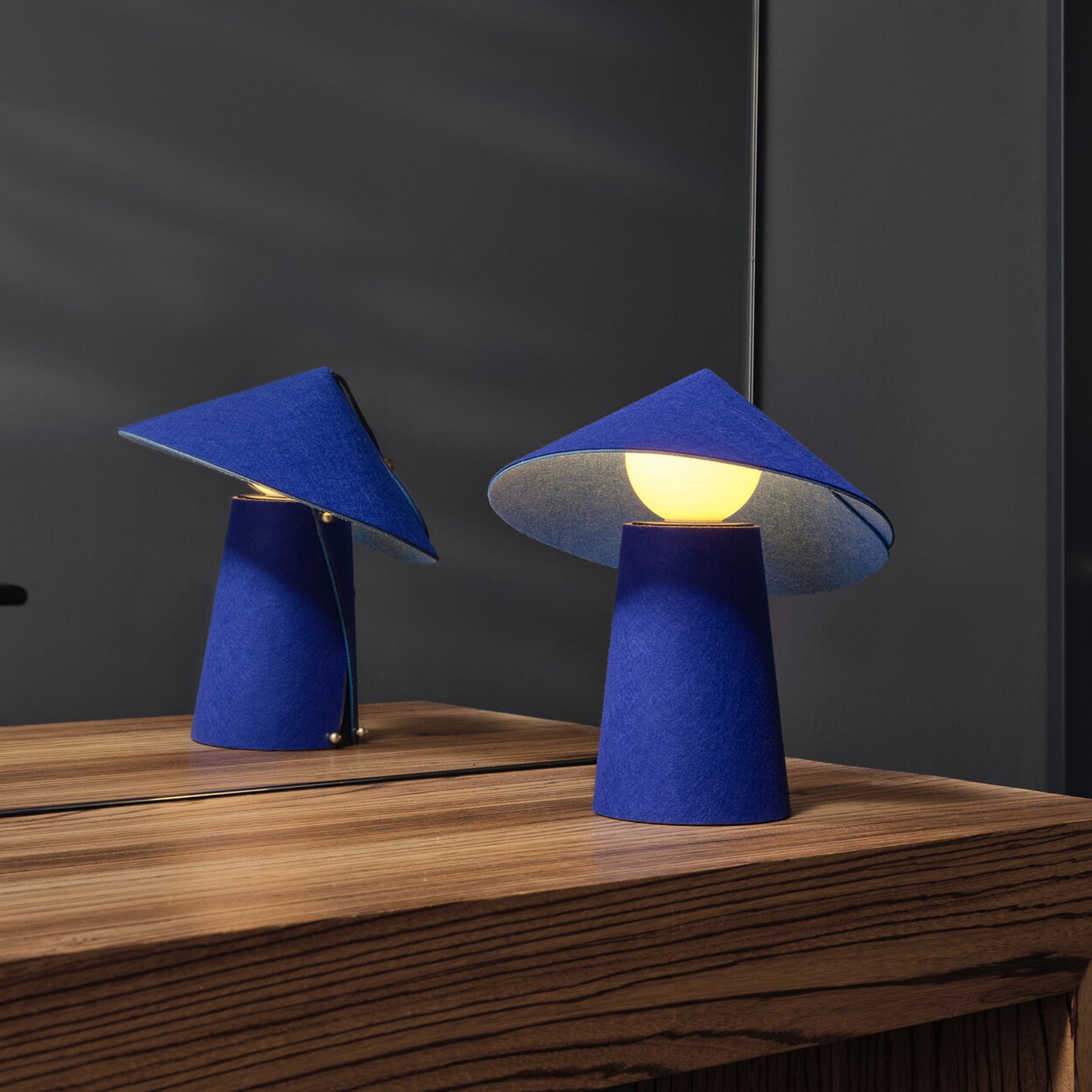OSRAM LED-batteridrevet bordlampe Decor Flip, blå, filt, dimmer