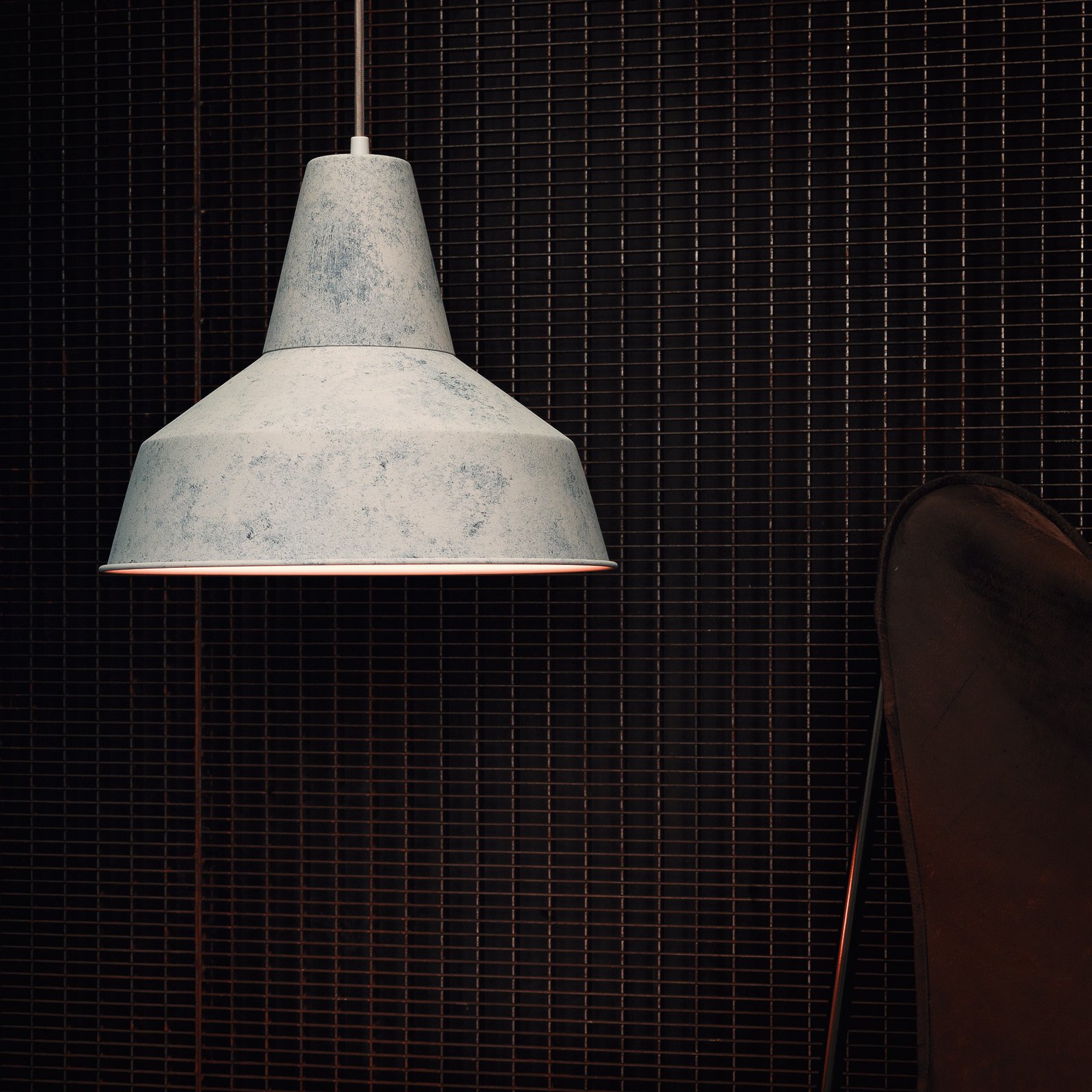 Pendellampen Berenice - med bred skærm