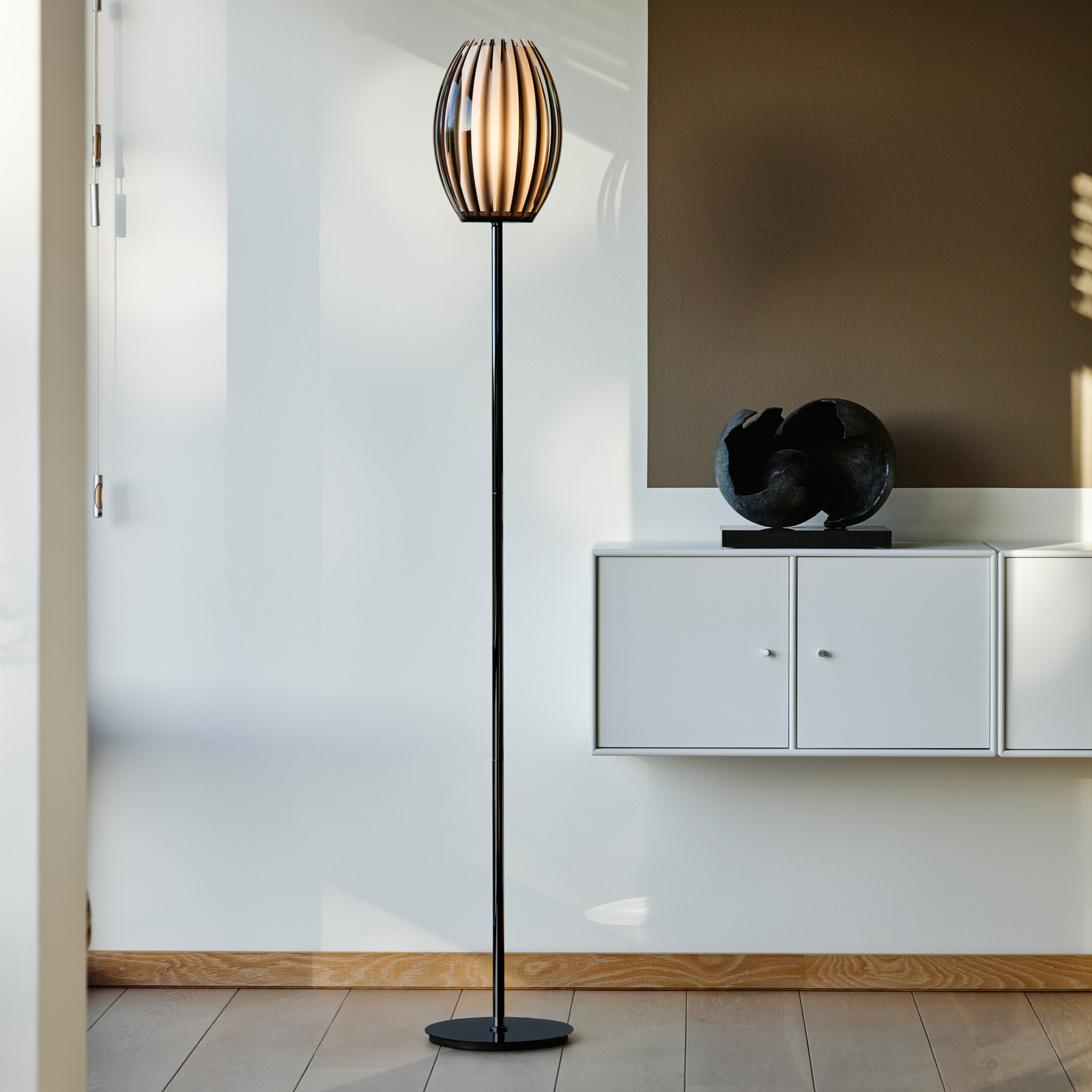 Tentacle Stehleuchte M Black/Smoke - Herstal Tentacle Stehleuchte M Black/Smoke - Herstal