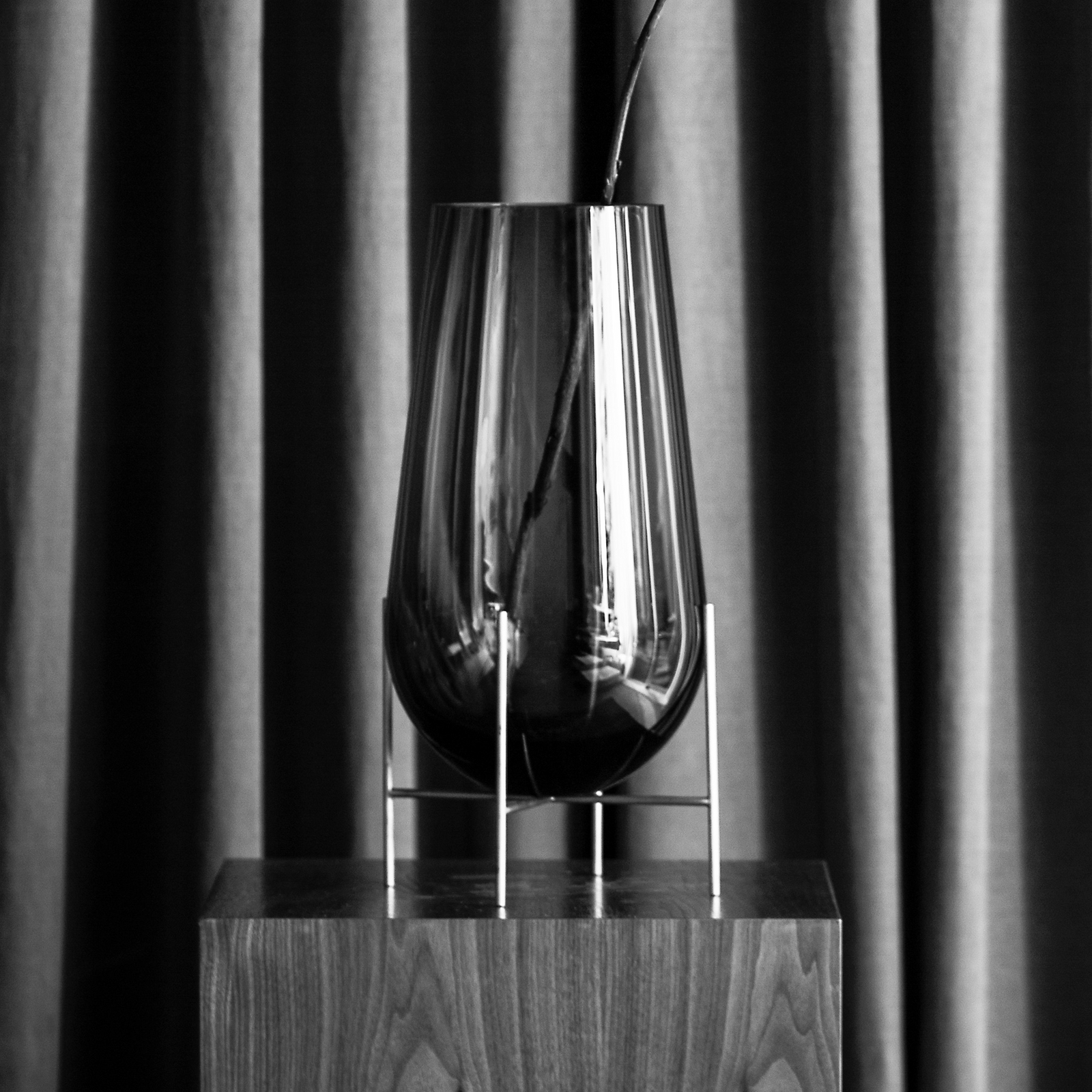 Echasse vase, height 28 cm, smoky grey/green/brass - Audo Echasse vase, height 28 cm, smoky grey/green/brass - Audo